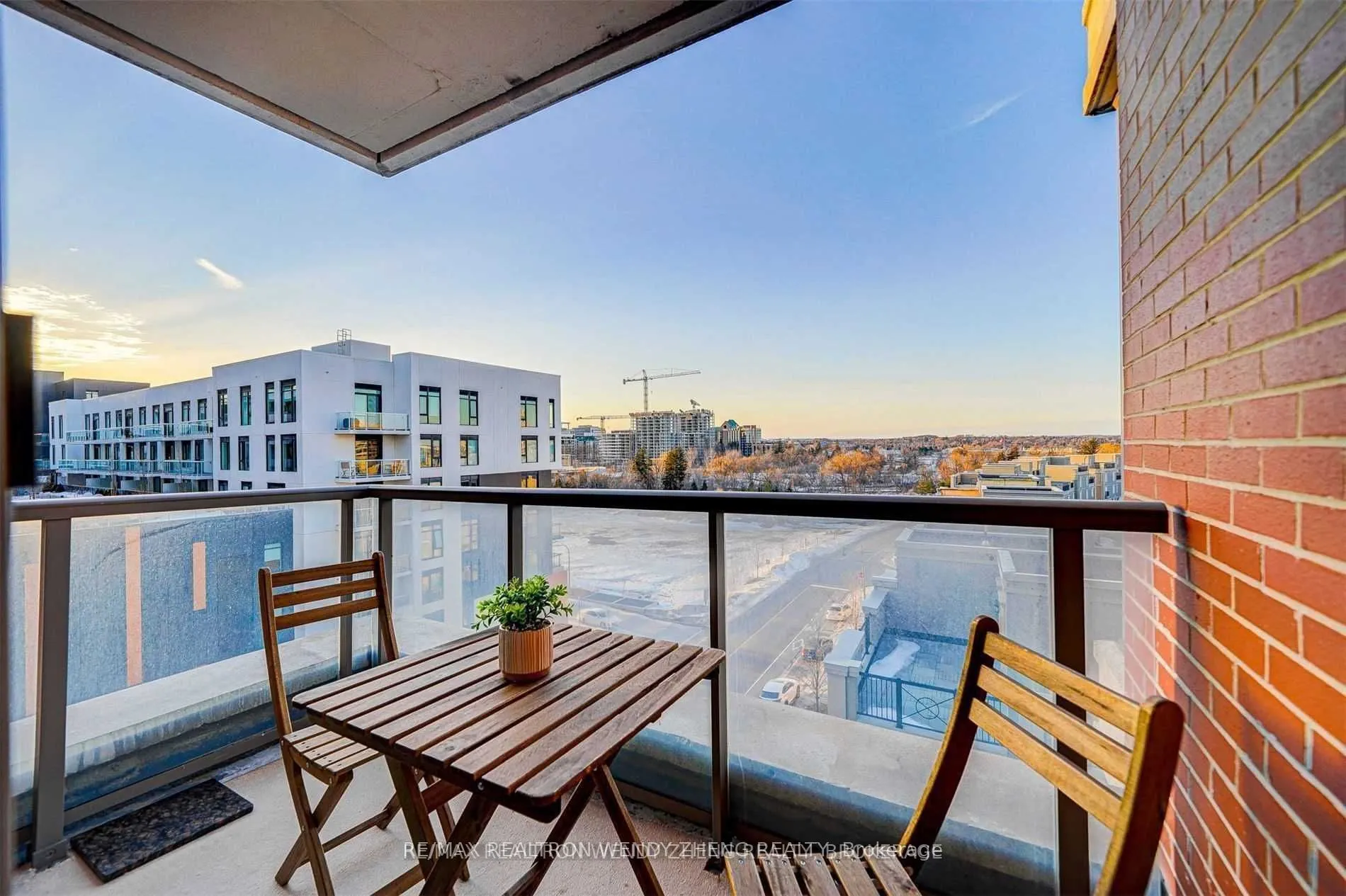 1 Upper Duke Crescent, #609