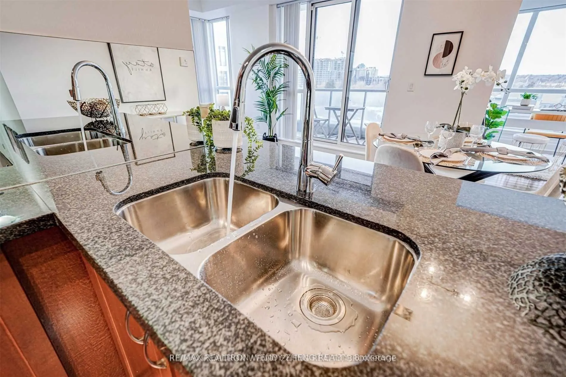 1 Upper Duke Crescent, #609