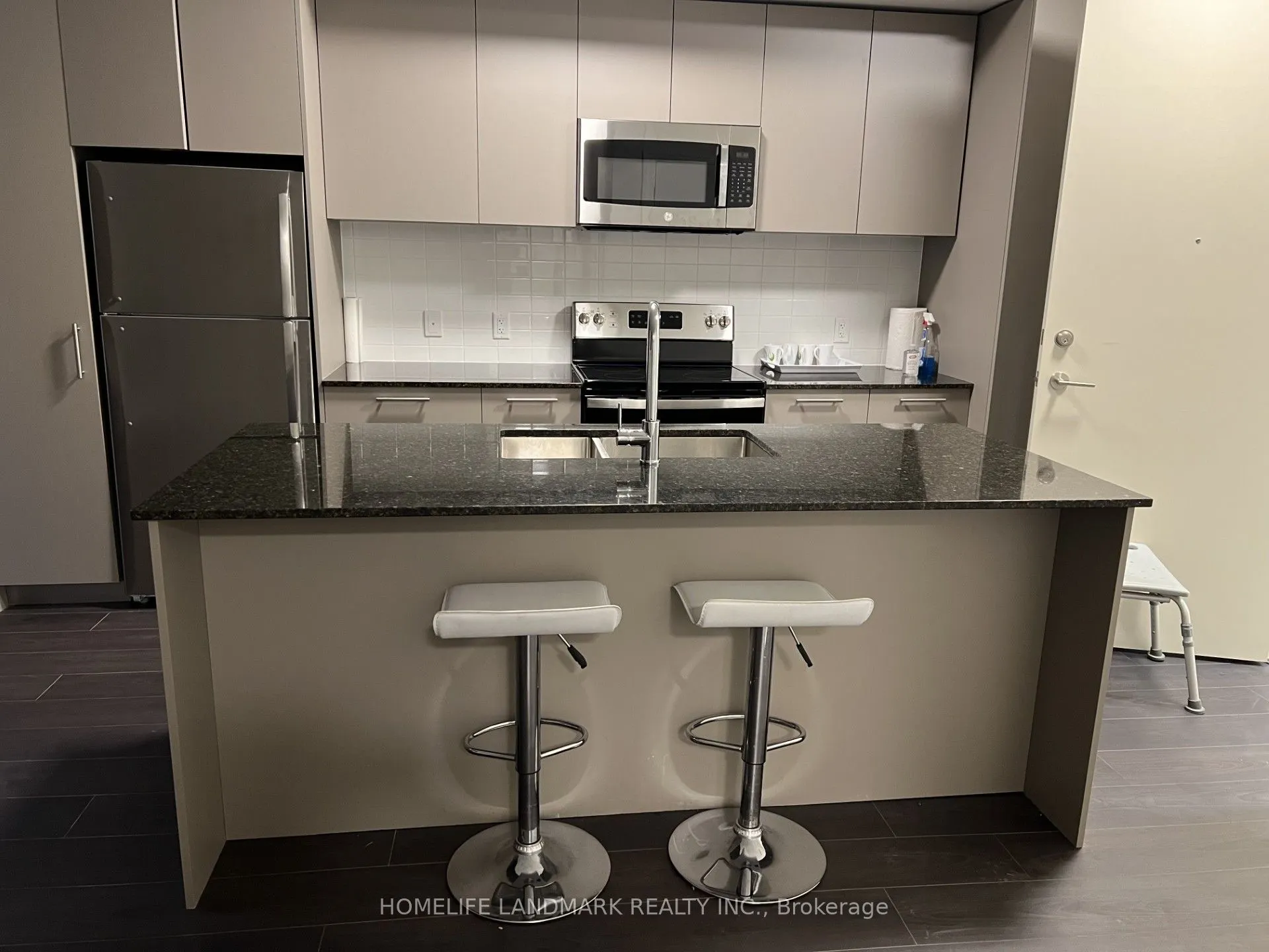 101 Cathedral High Street, #106