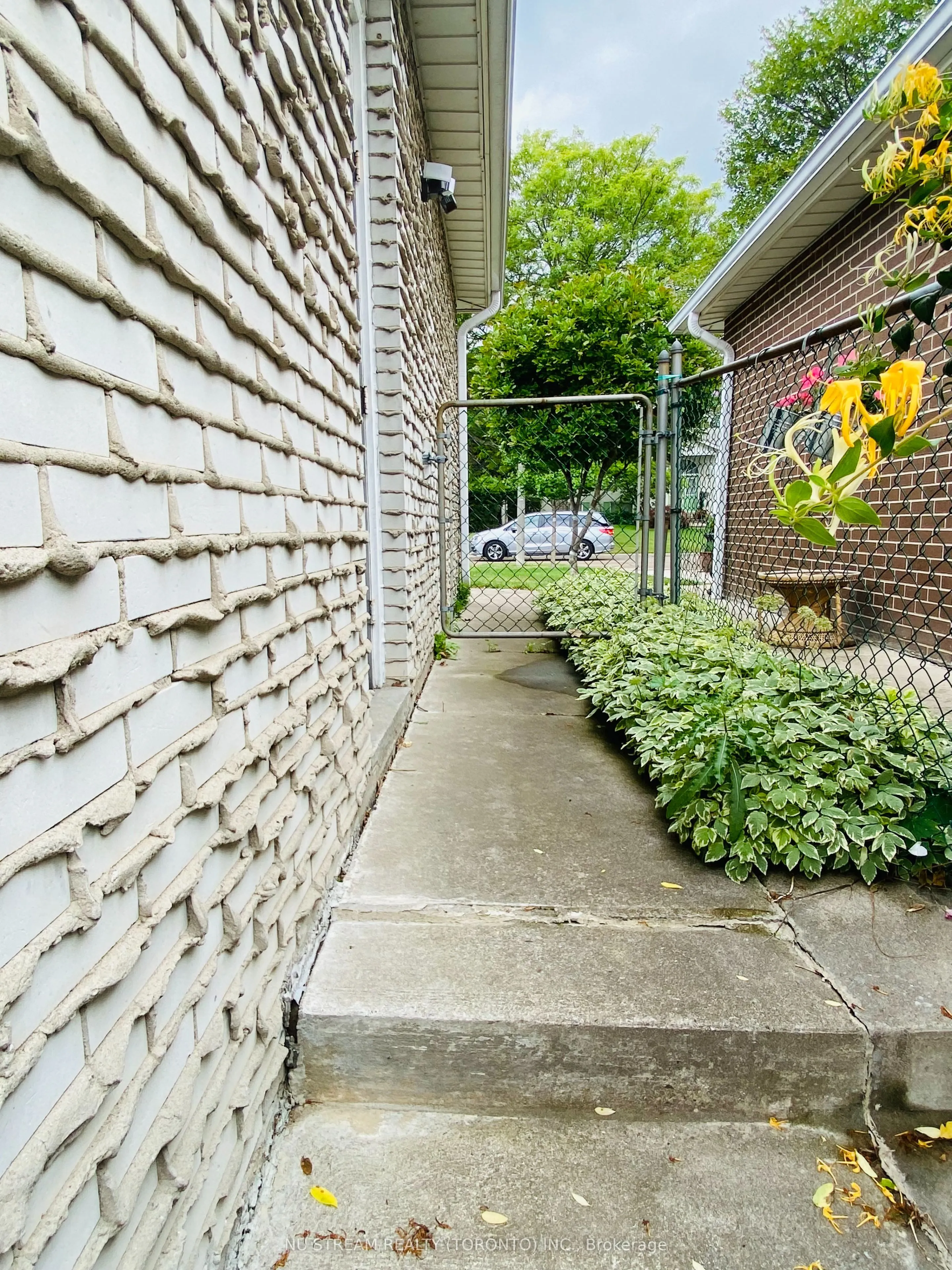 10 Southdale Drive, #Basmt