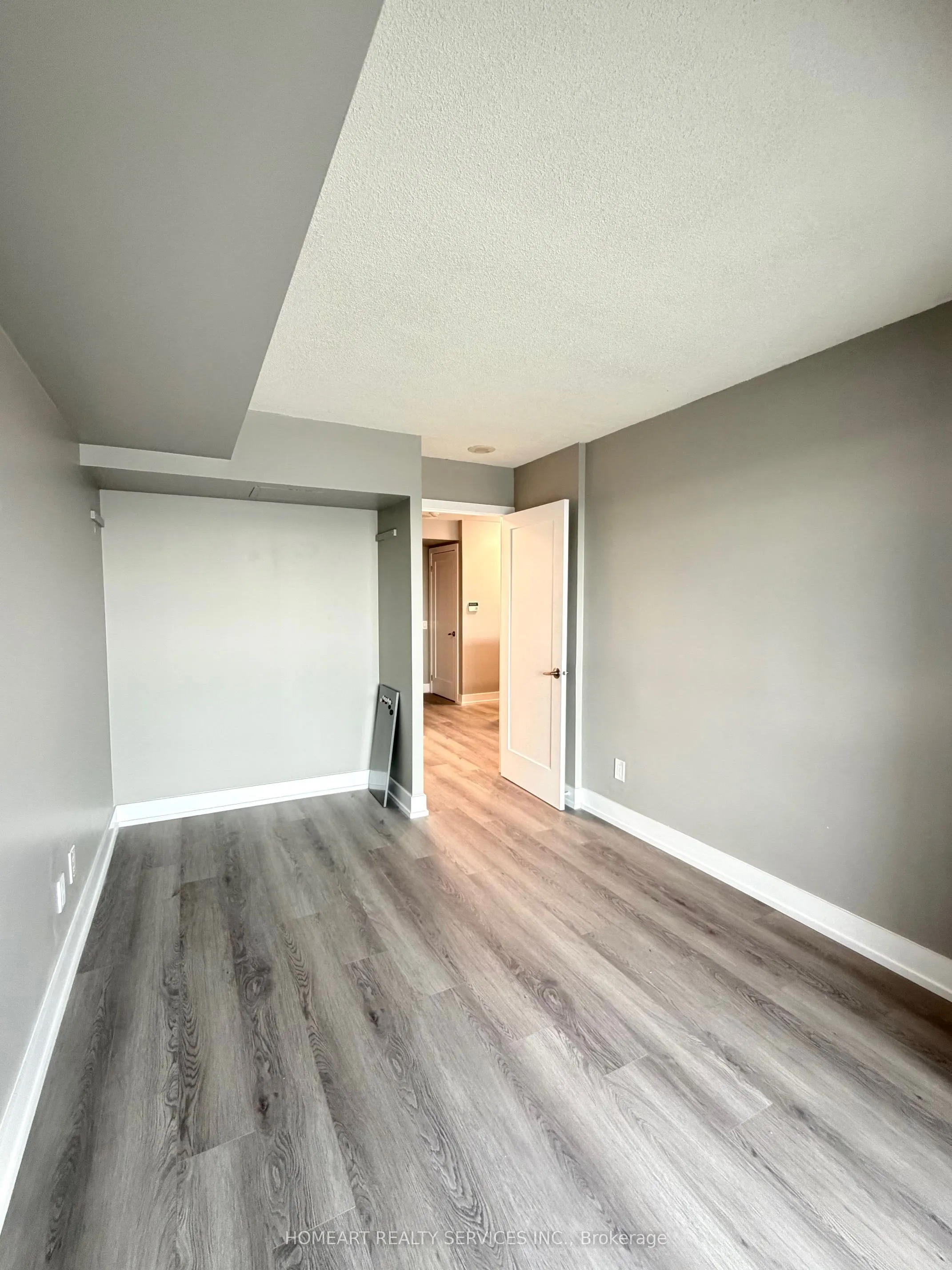 23 Oneida Crescent, #LPH5