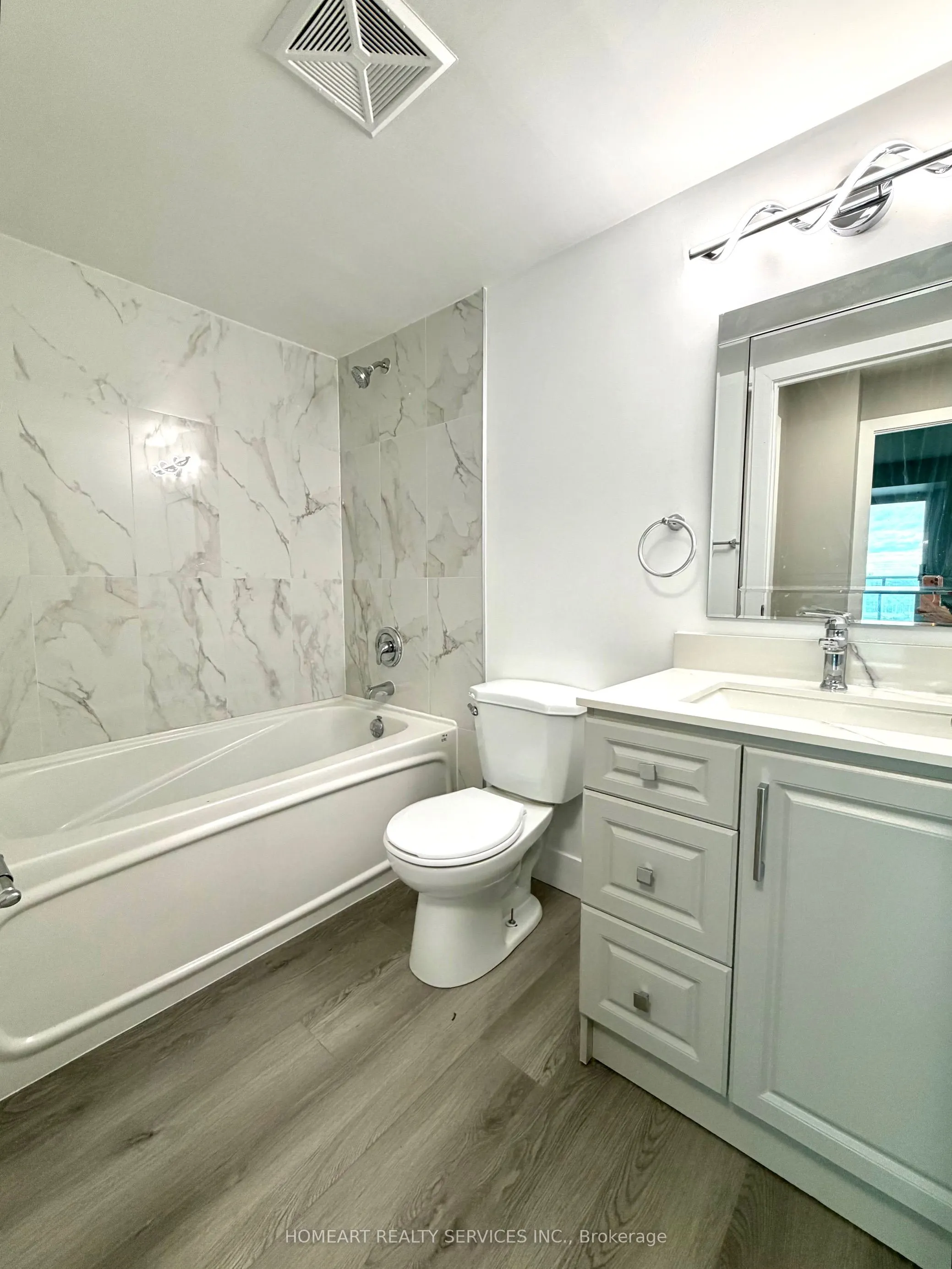 23 Oneida Crescent, #LPH5