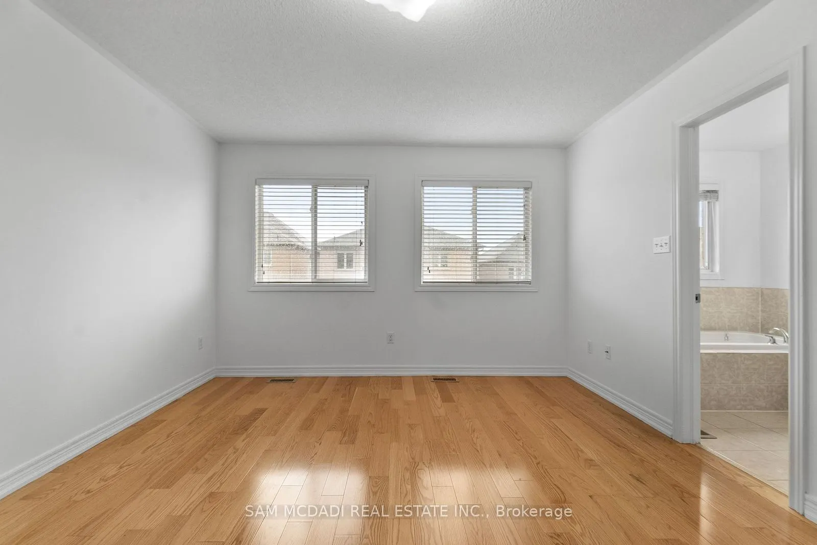 23 Manordale Crescent