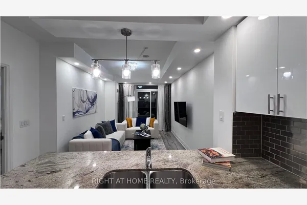 520 Steeles Avenue W #814