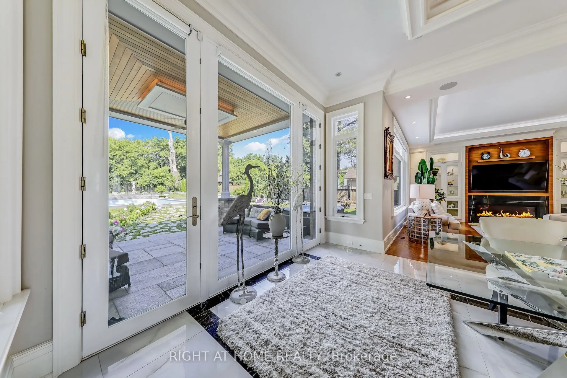 10 Yongeview Avenue