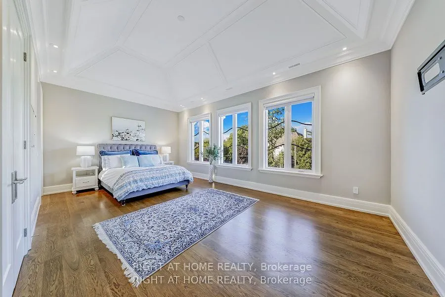 10 Yongeview Avenue