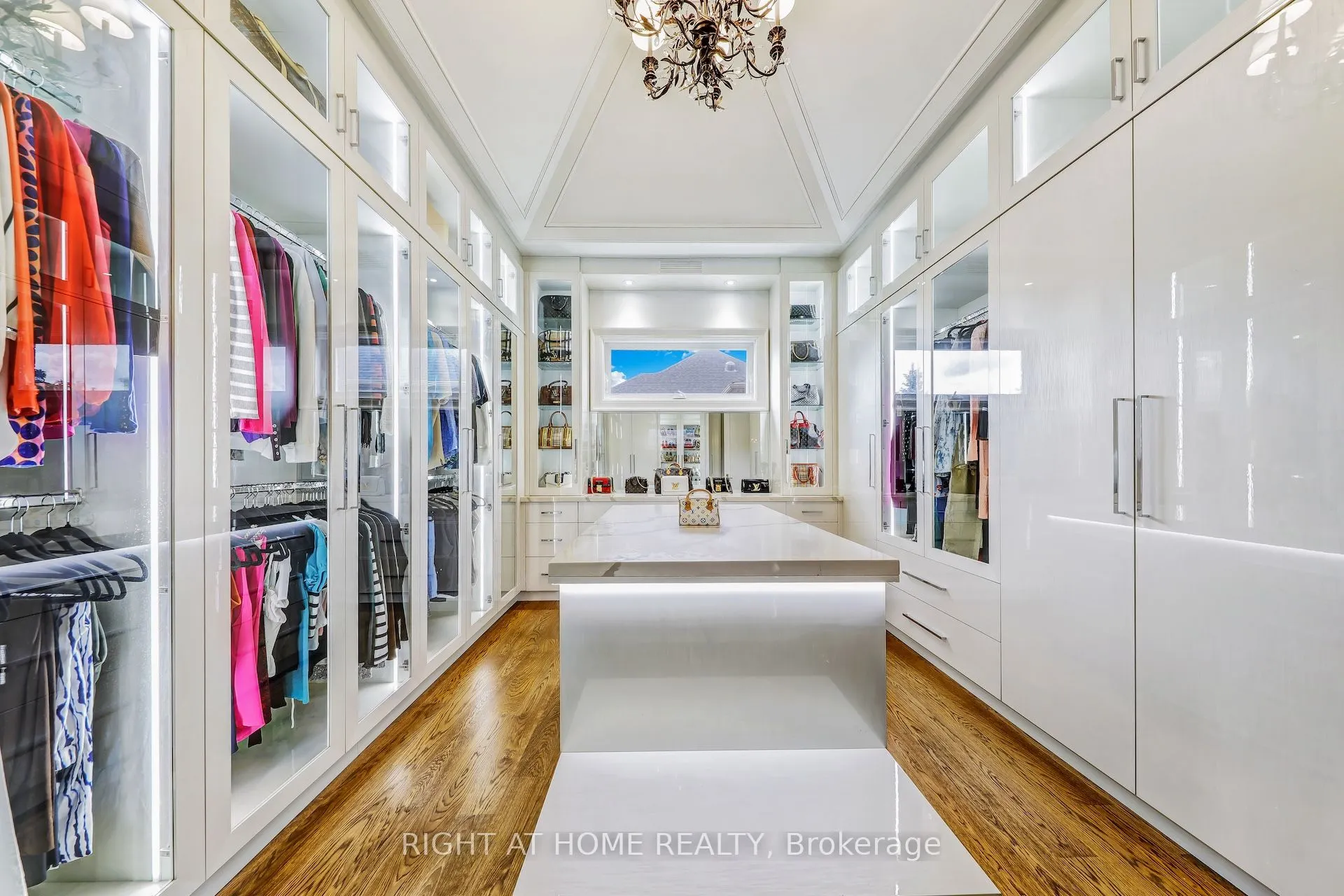 10 Yongeview Avenue