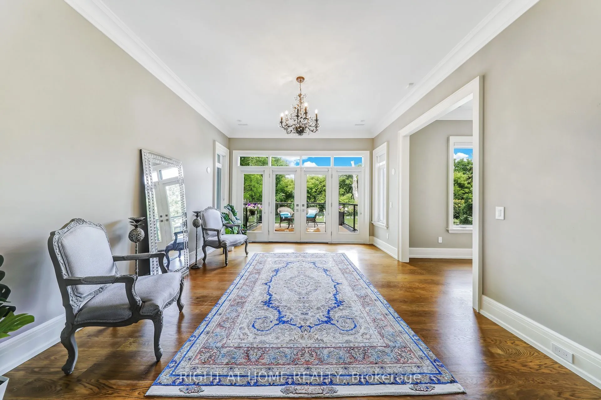 10 Yongeview Avenue