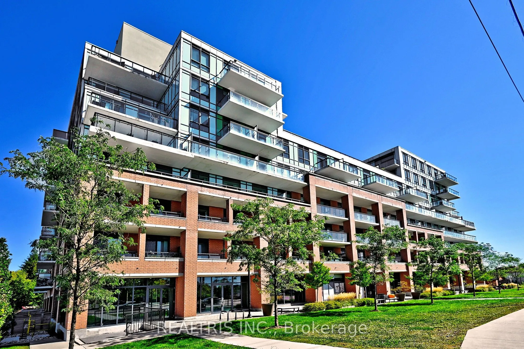 11611 Yonge Street #809