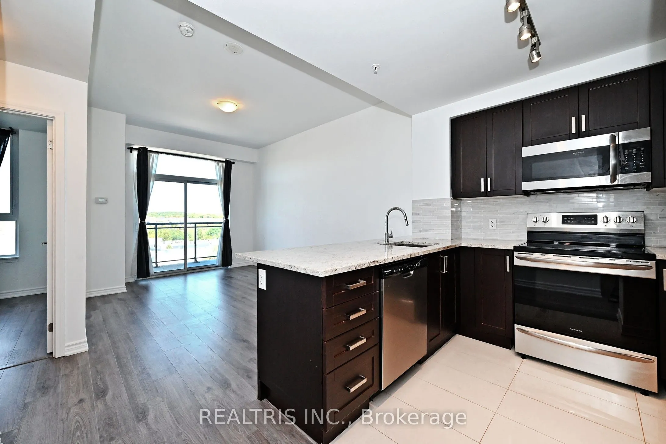 11611 Yonge Street #809
