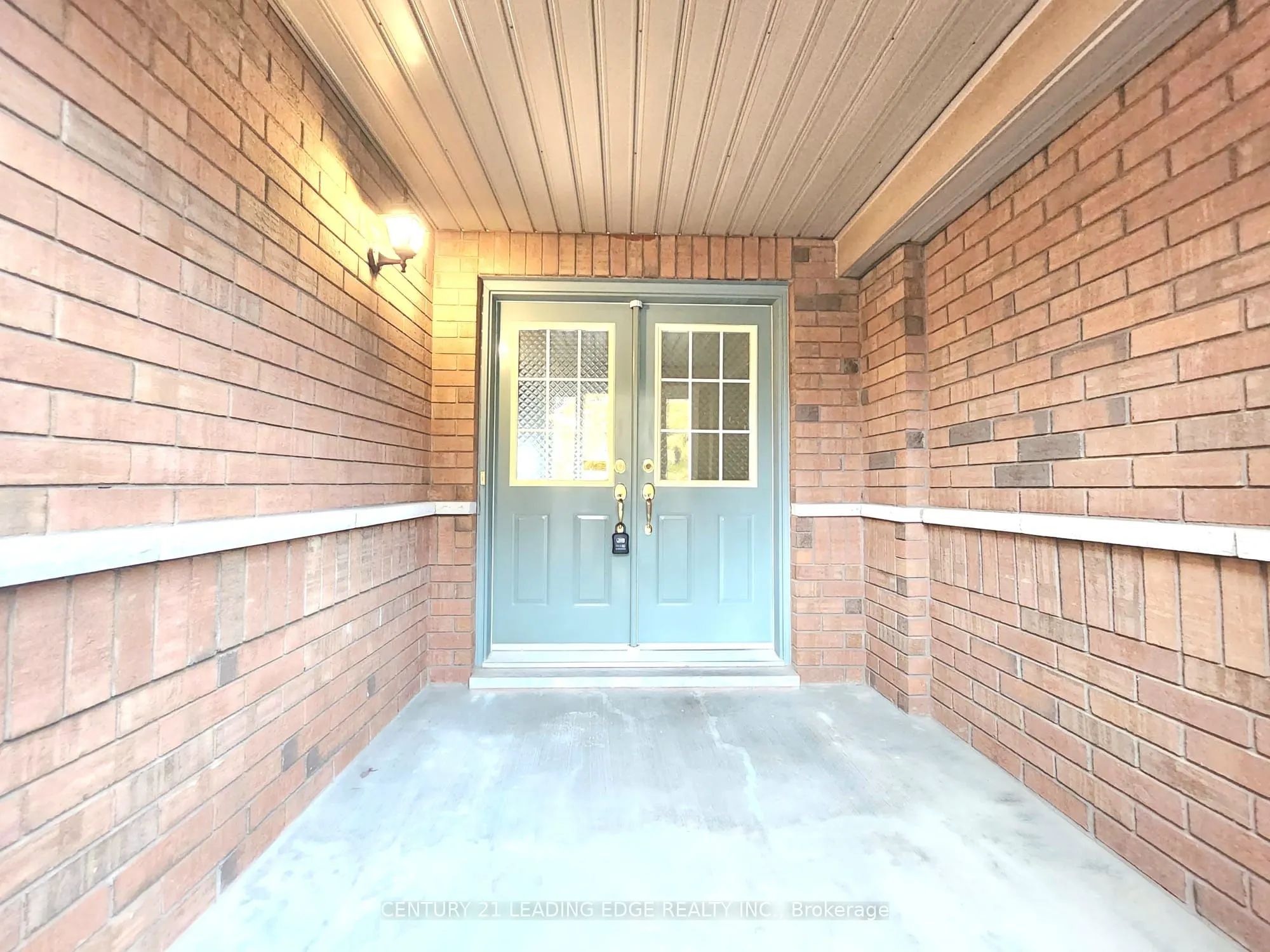63 Peninsula Crescent
