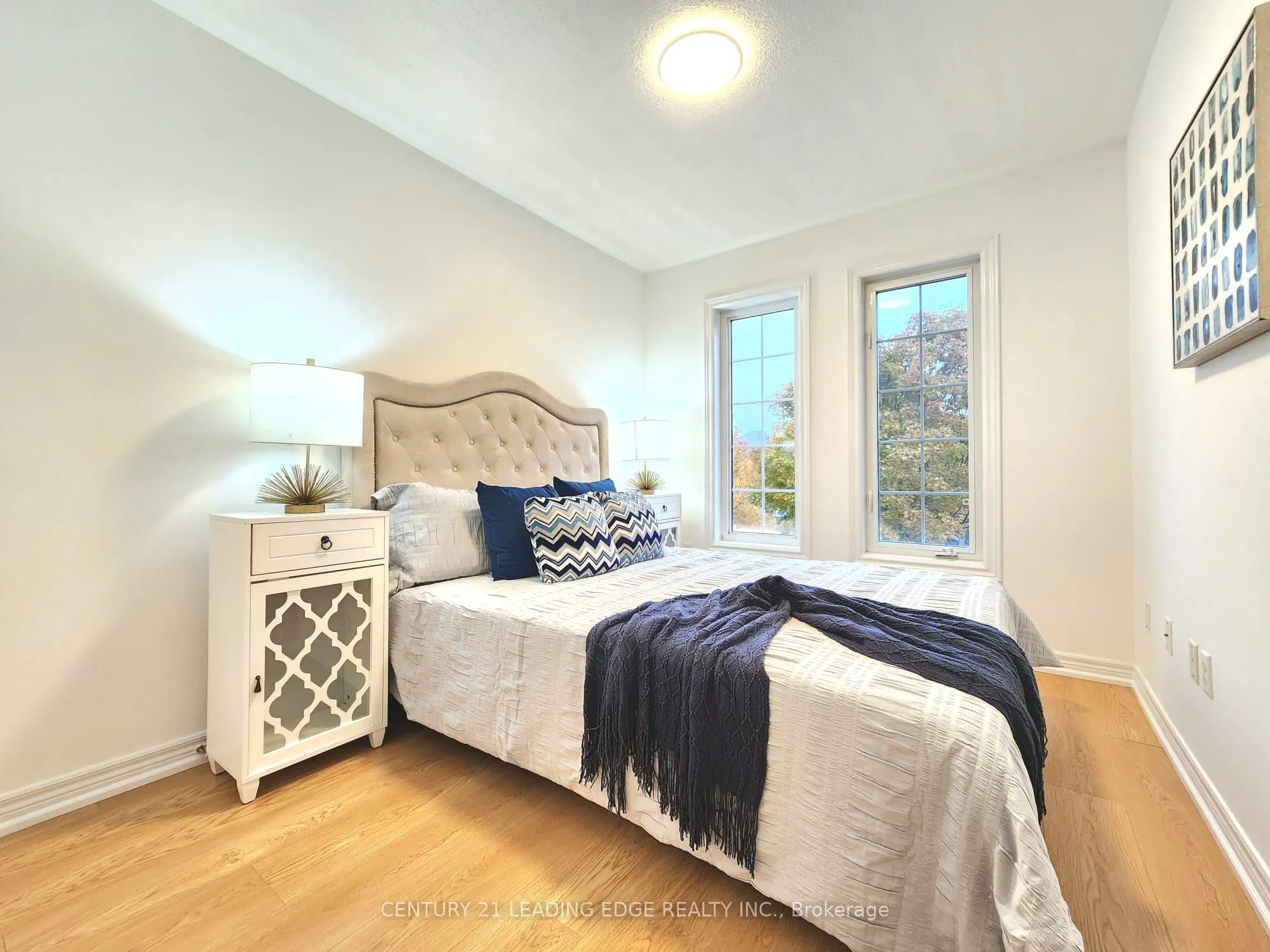 63 Peninsula Crescent
