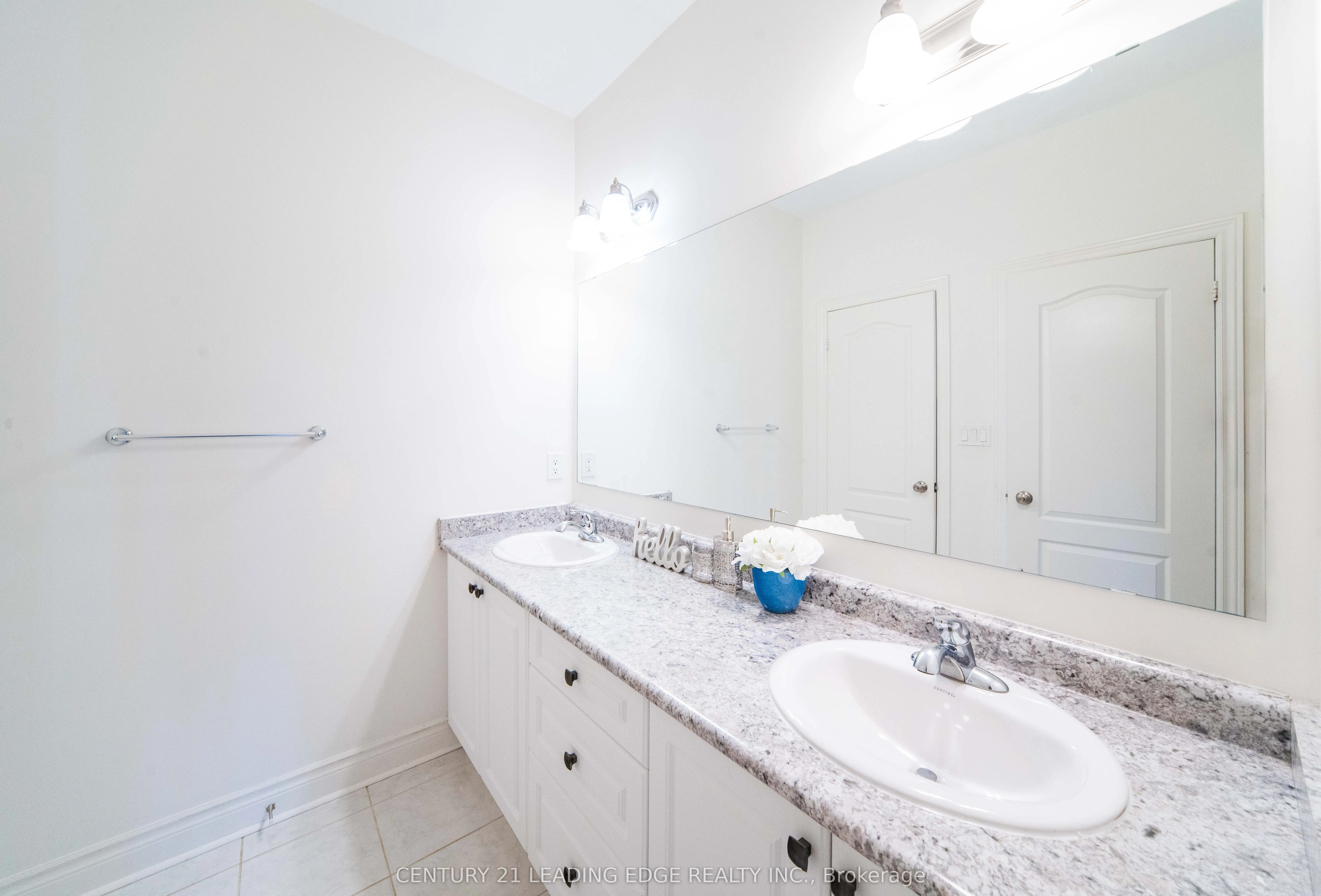 63 Ken Sinclair Crescent #42