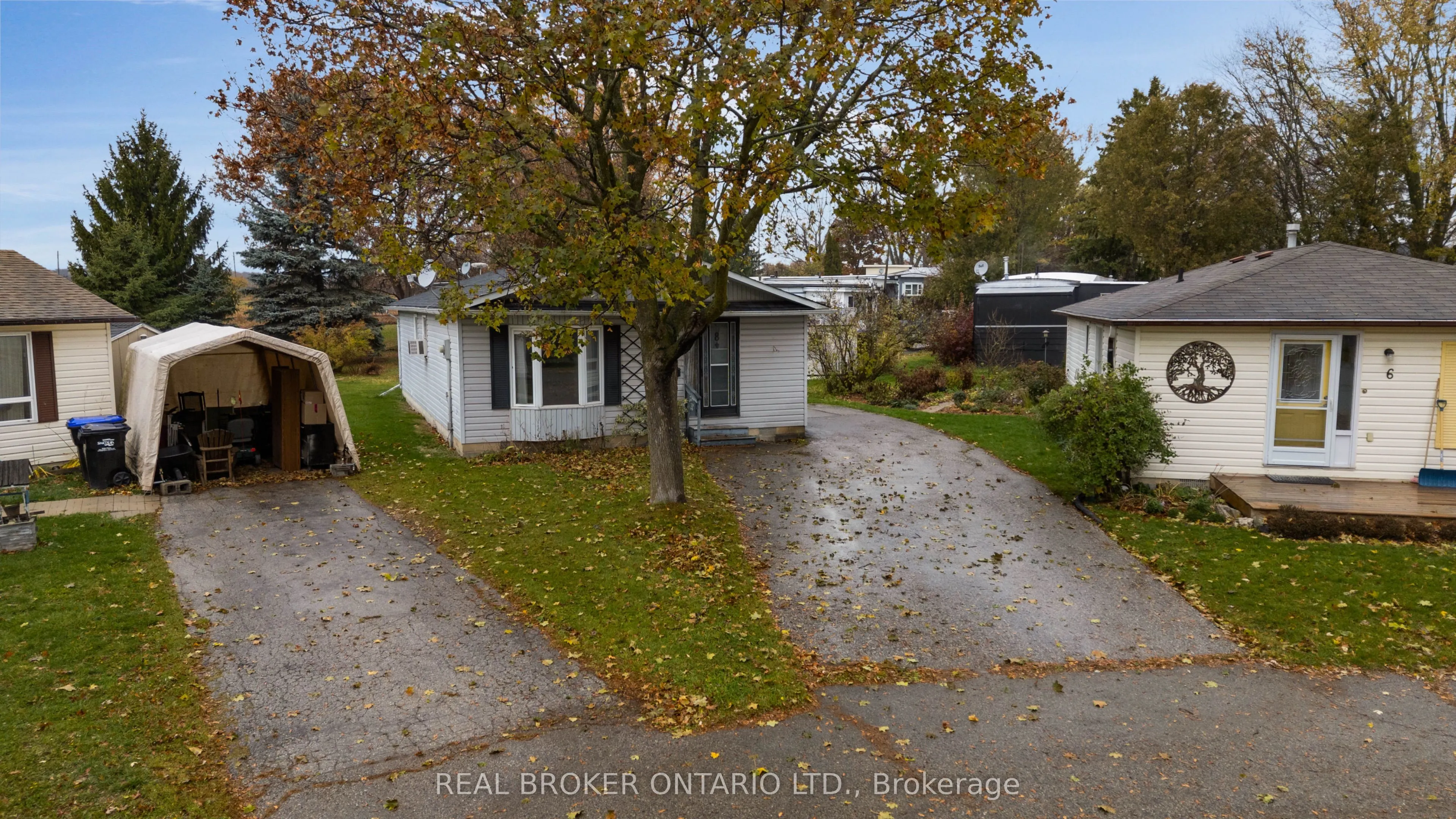 8 Maple Leaf Terrace