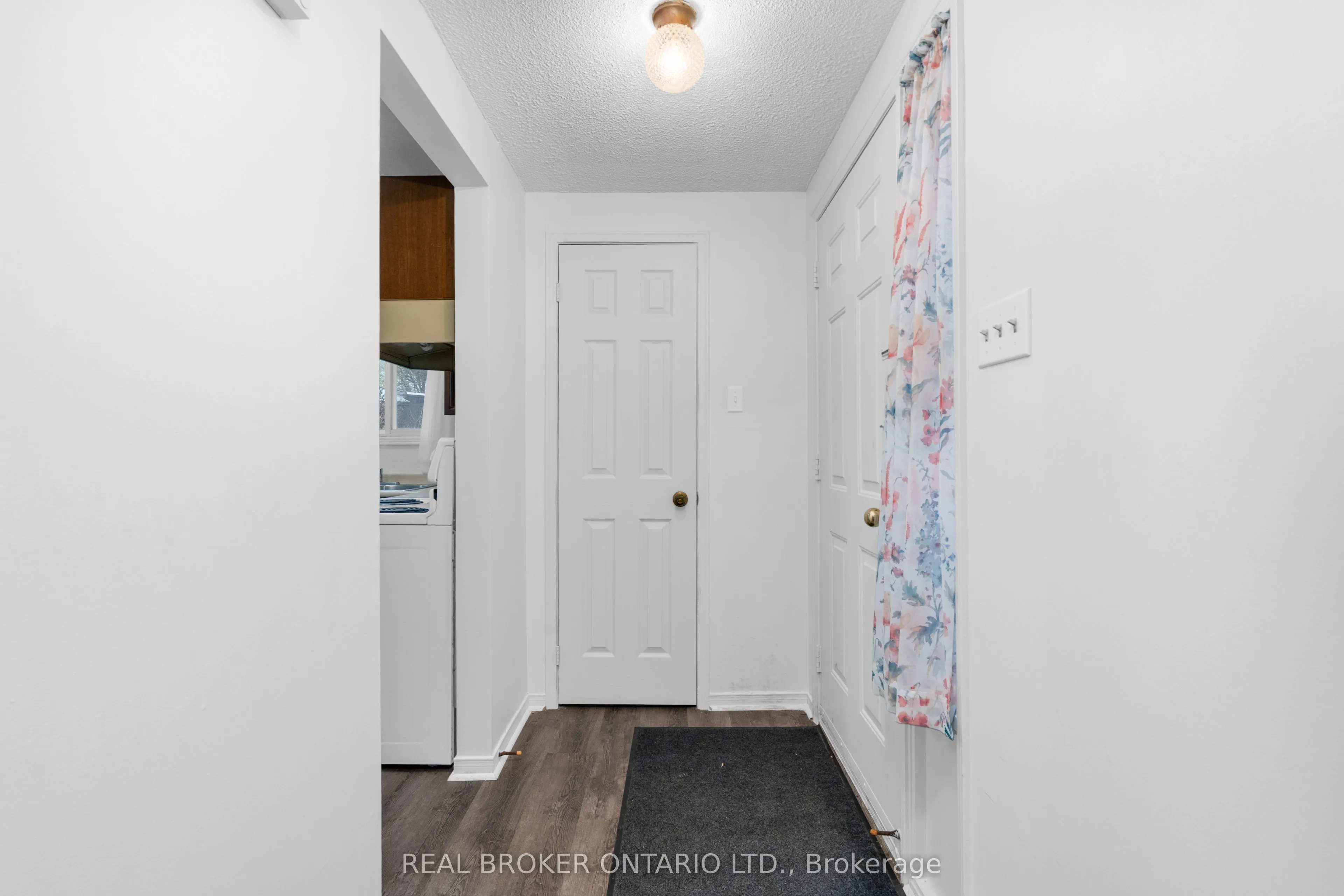 8 Maple Leaf Terrace