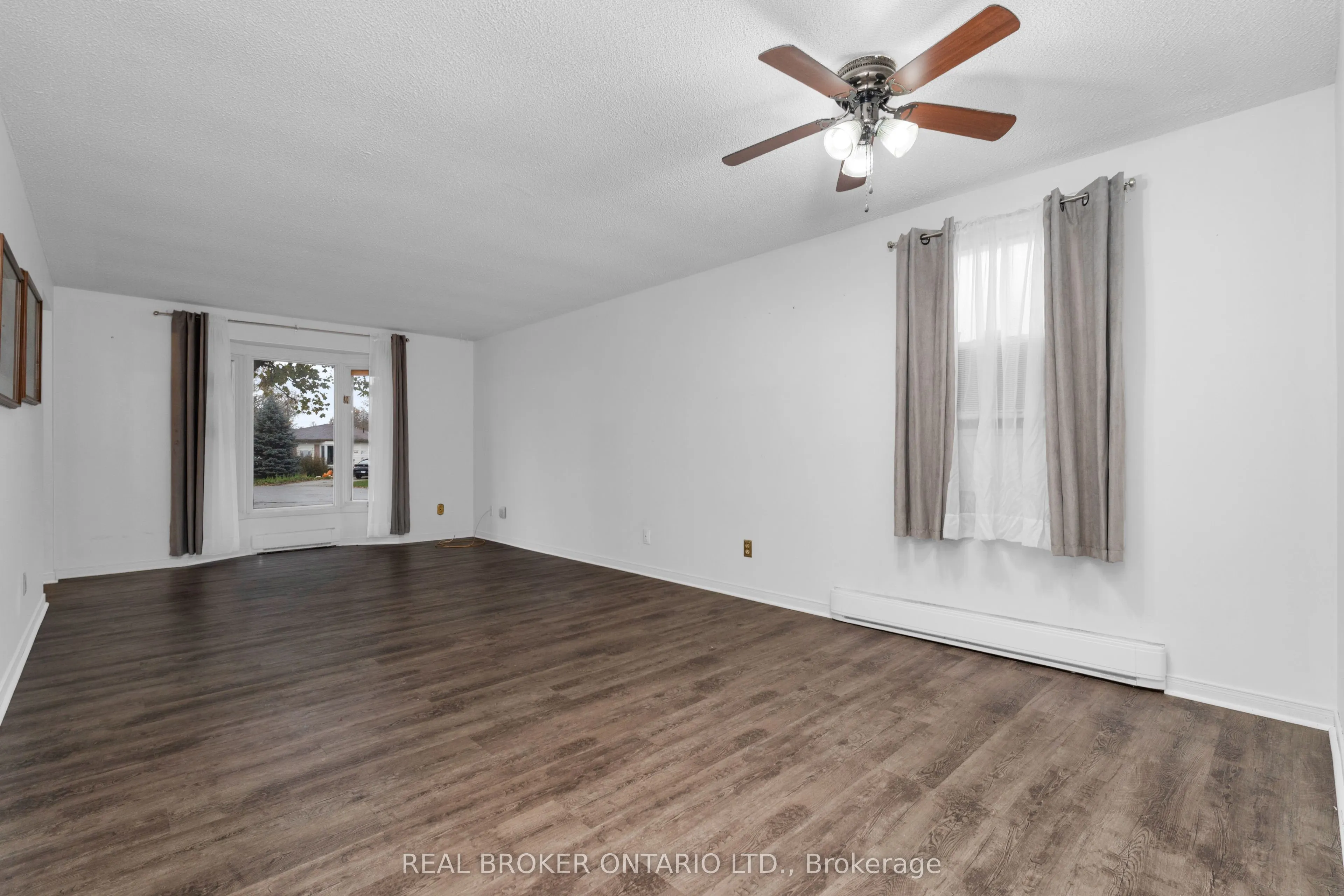 8 Maple Leaf Terrace