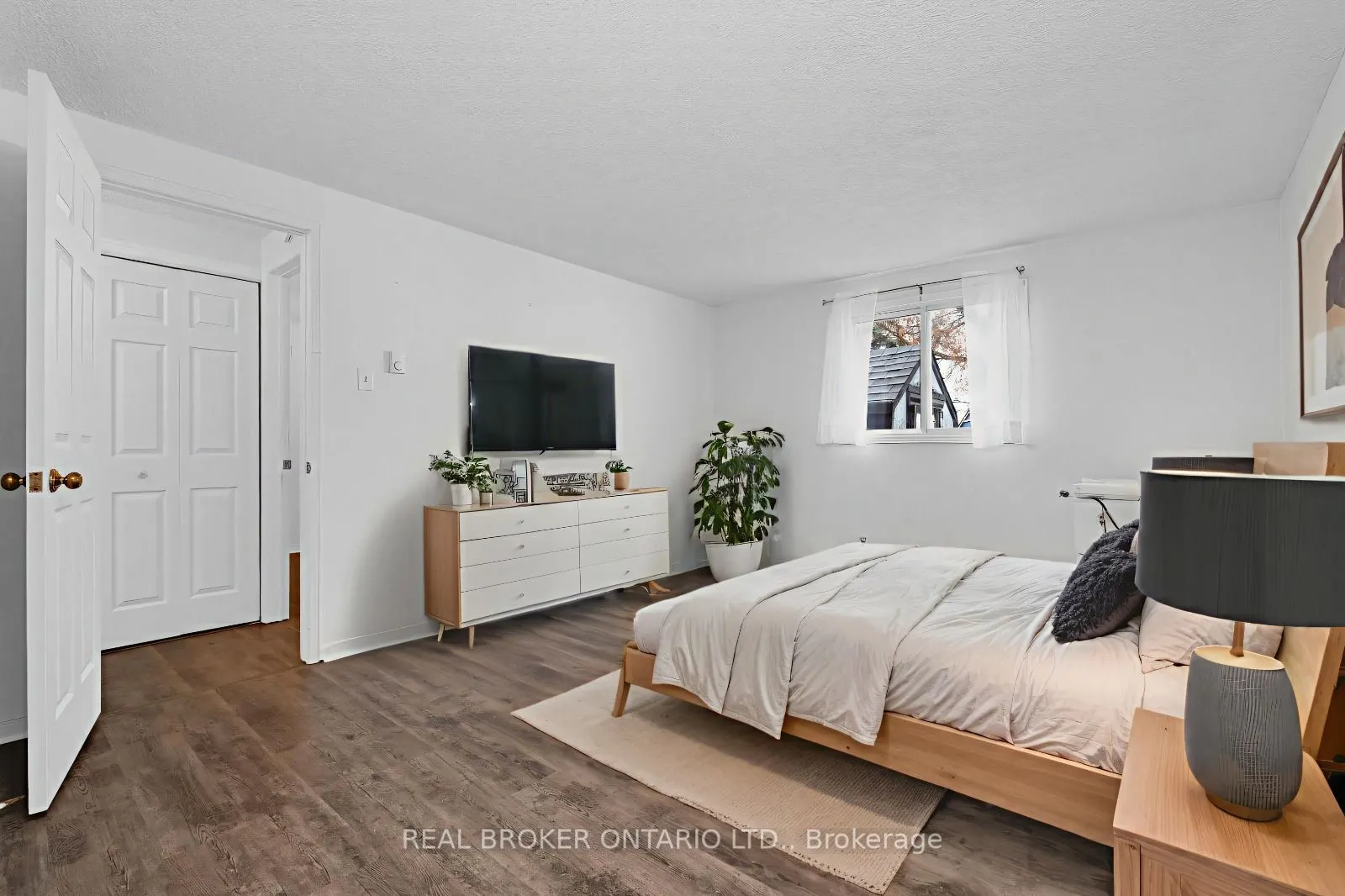 8 Maple Leaf Terrace