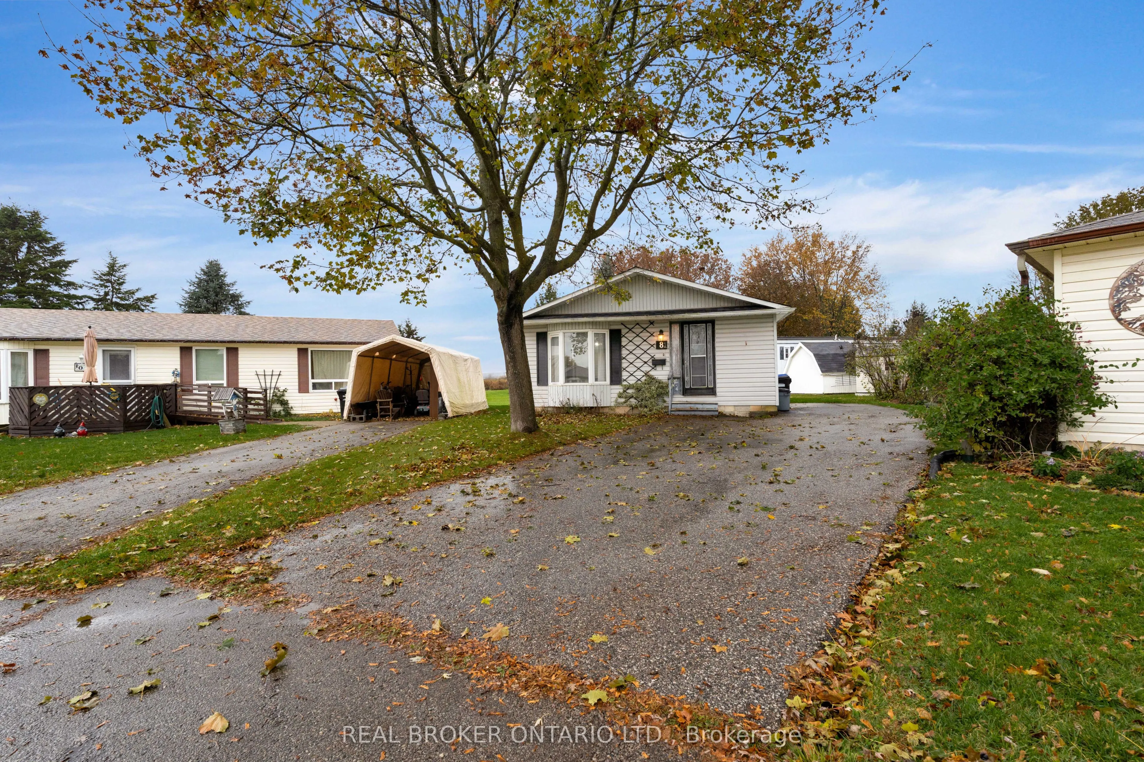 8 Maple Leaf Terrace