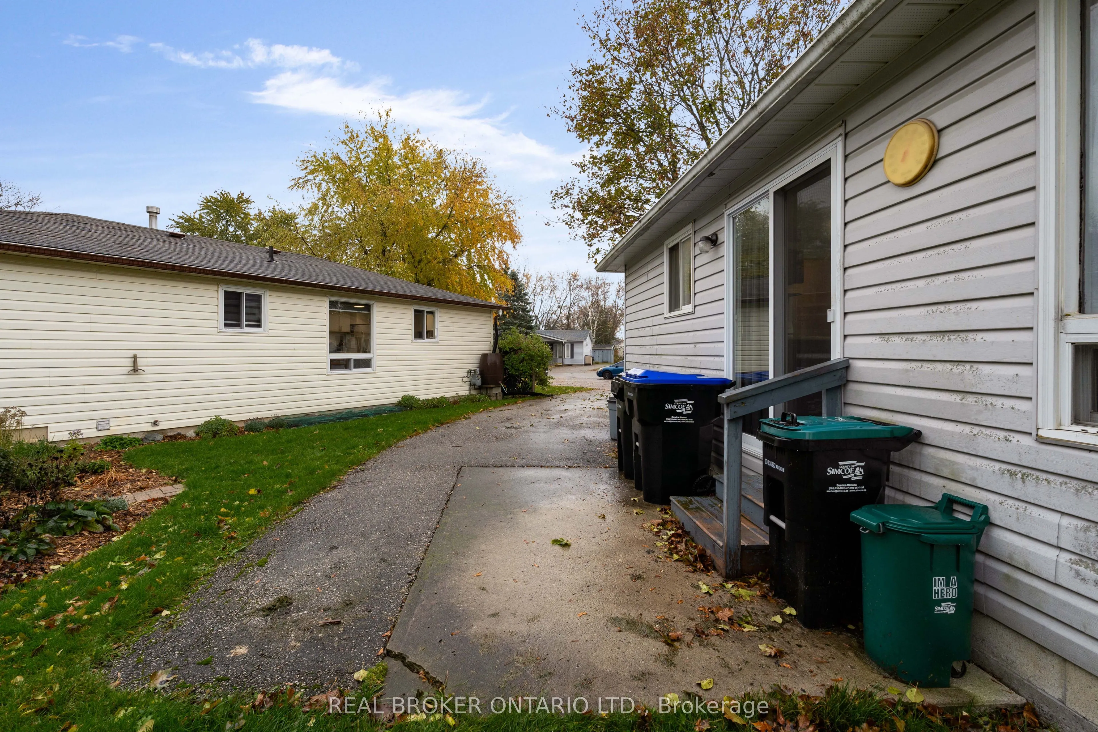 8 Maple Leaf Terrace