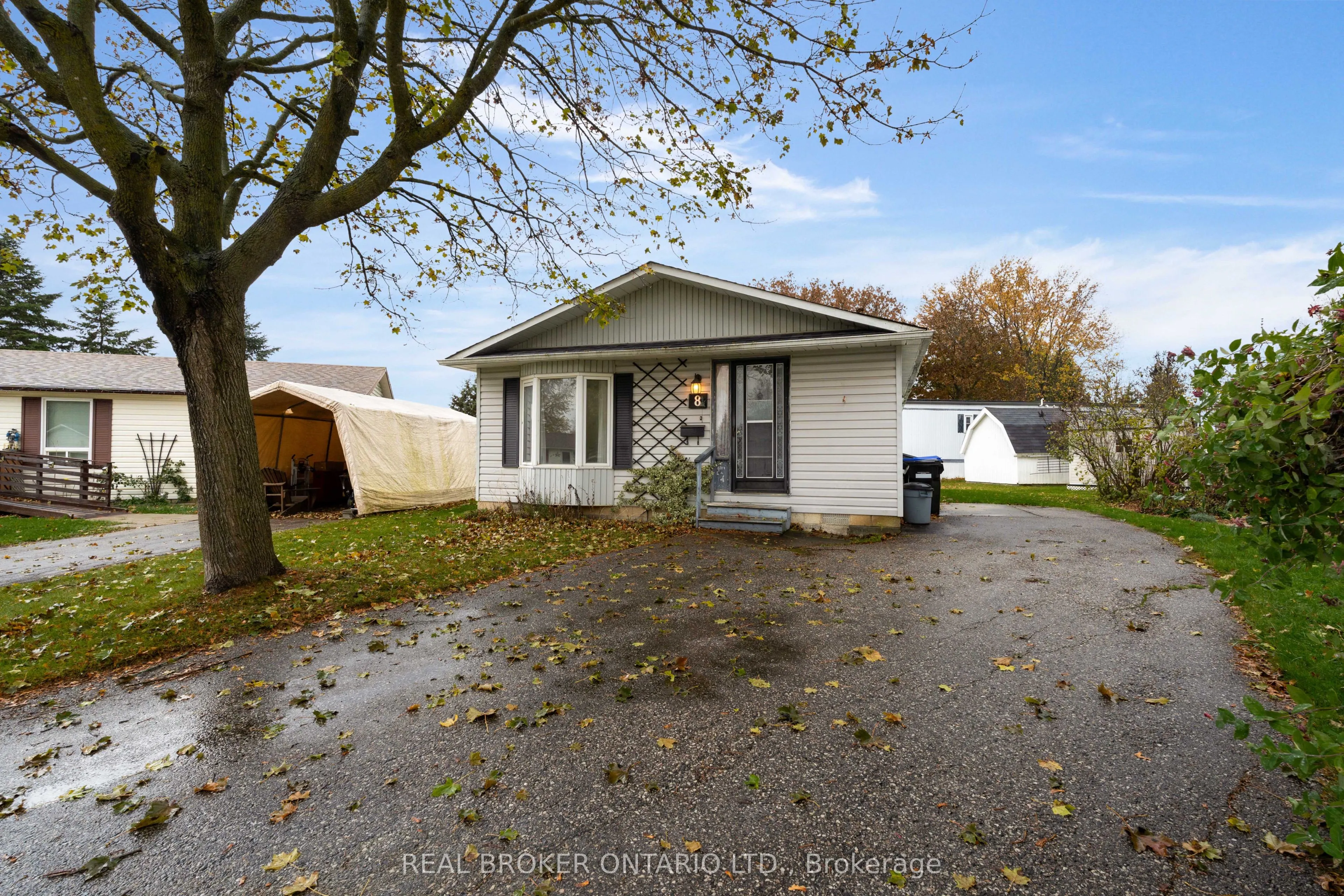 8 Maple Leaf Terrace