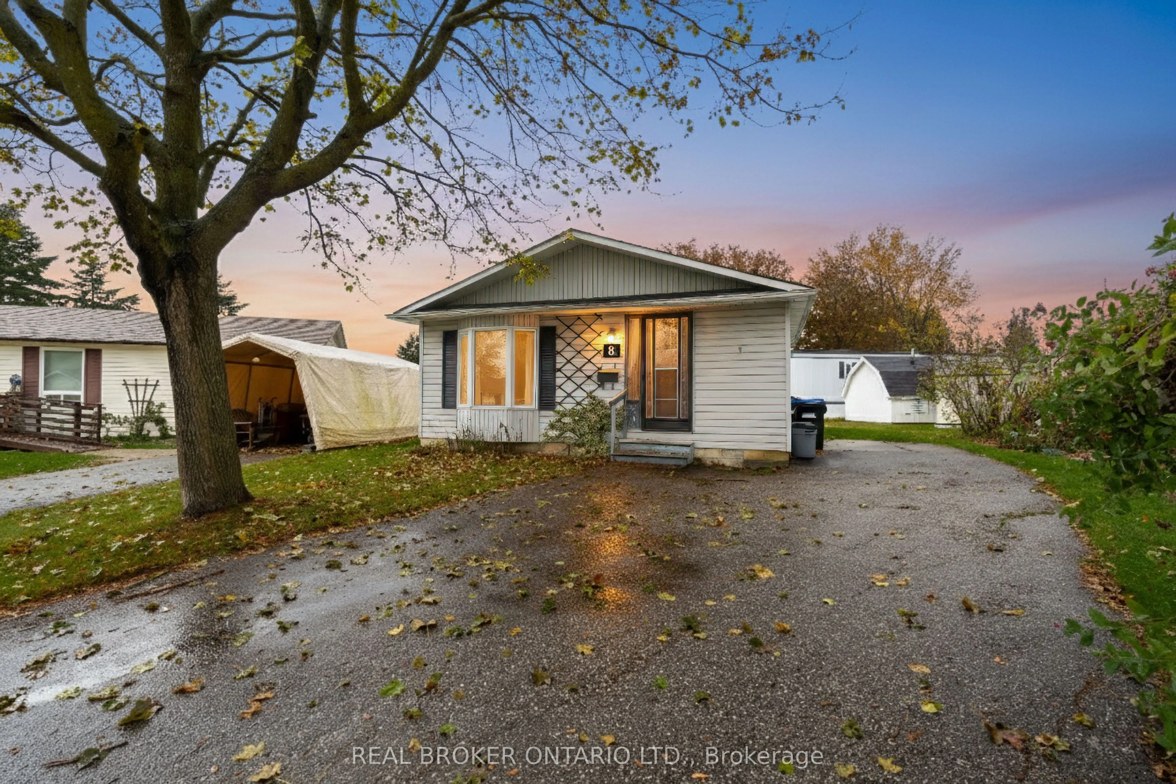 8 Maple Leaf Terrace