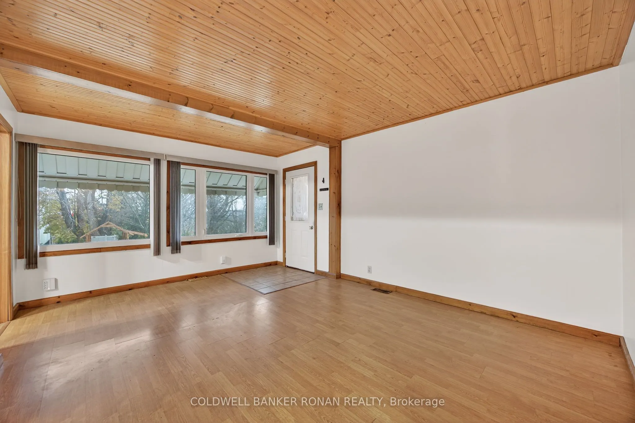 Listing N12534190 - Large Photo # 7