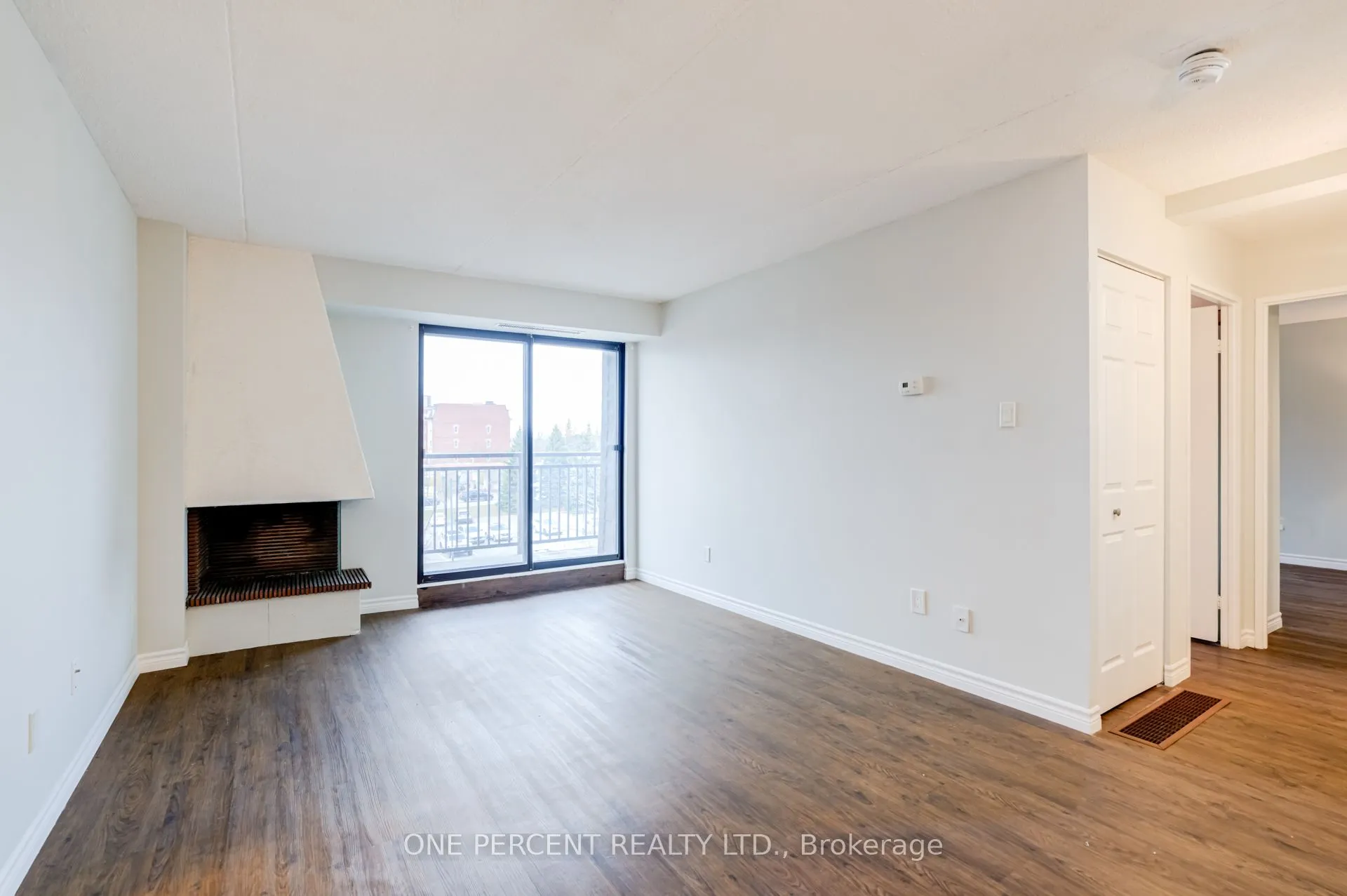 15390 Yonge Street #406