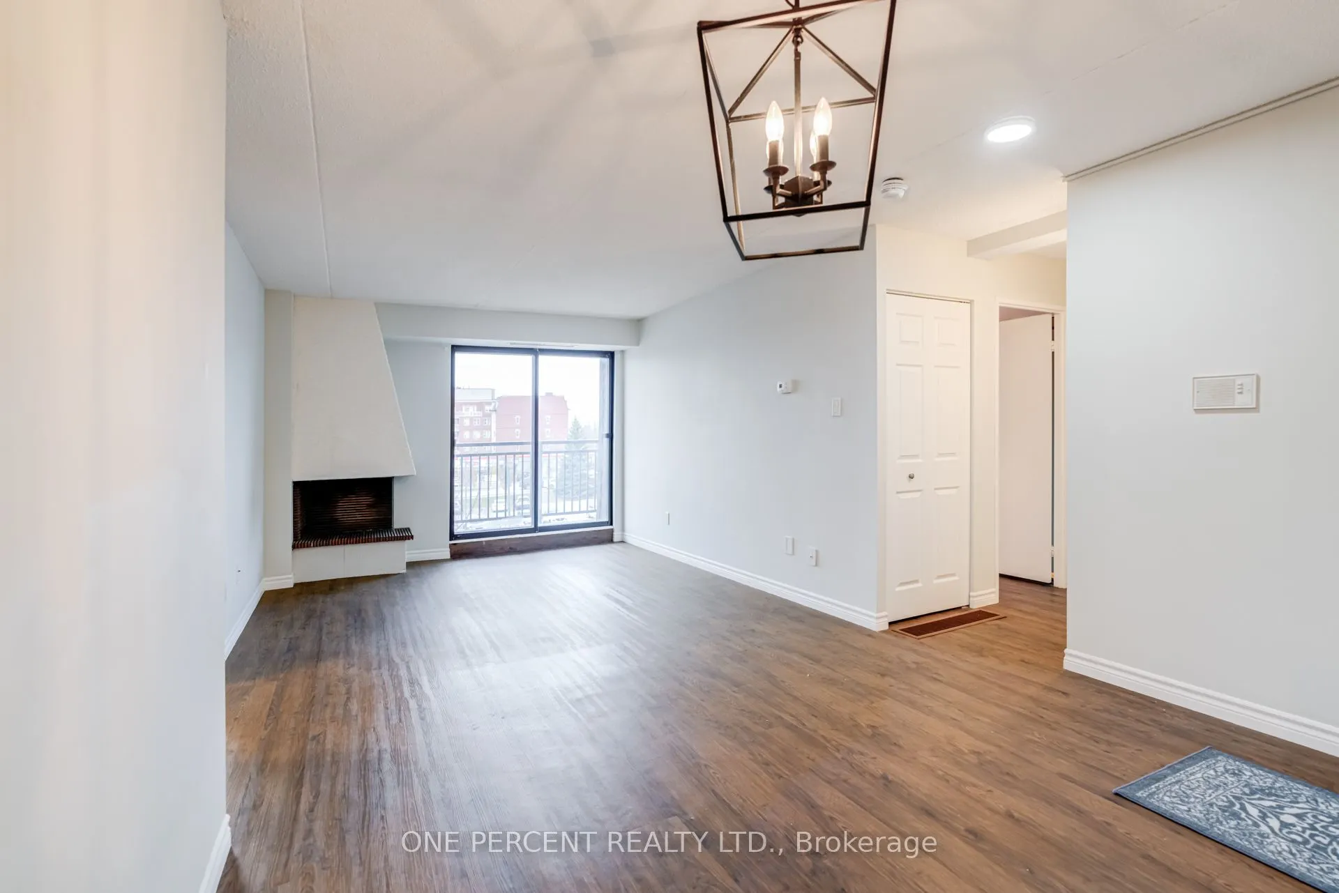 15390 Yonge Street #406