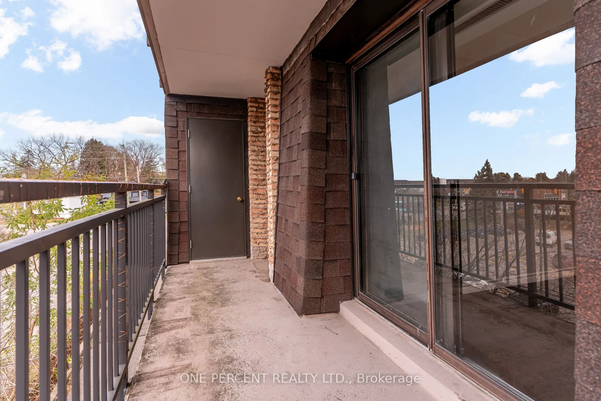 15390 Yonge Street #406