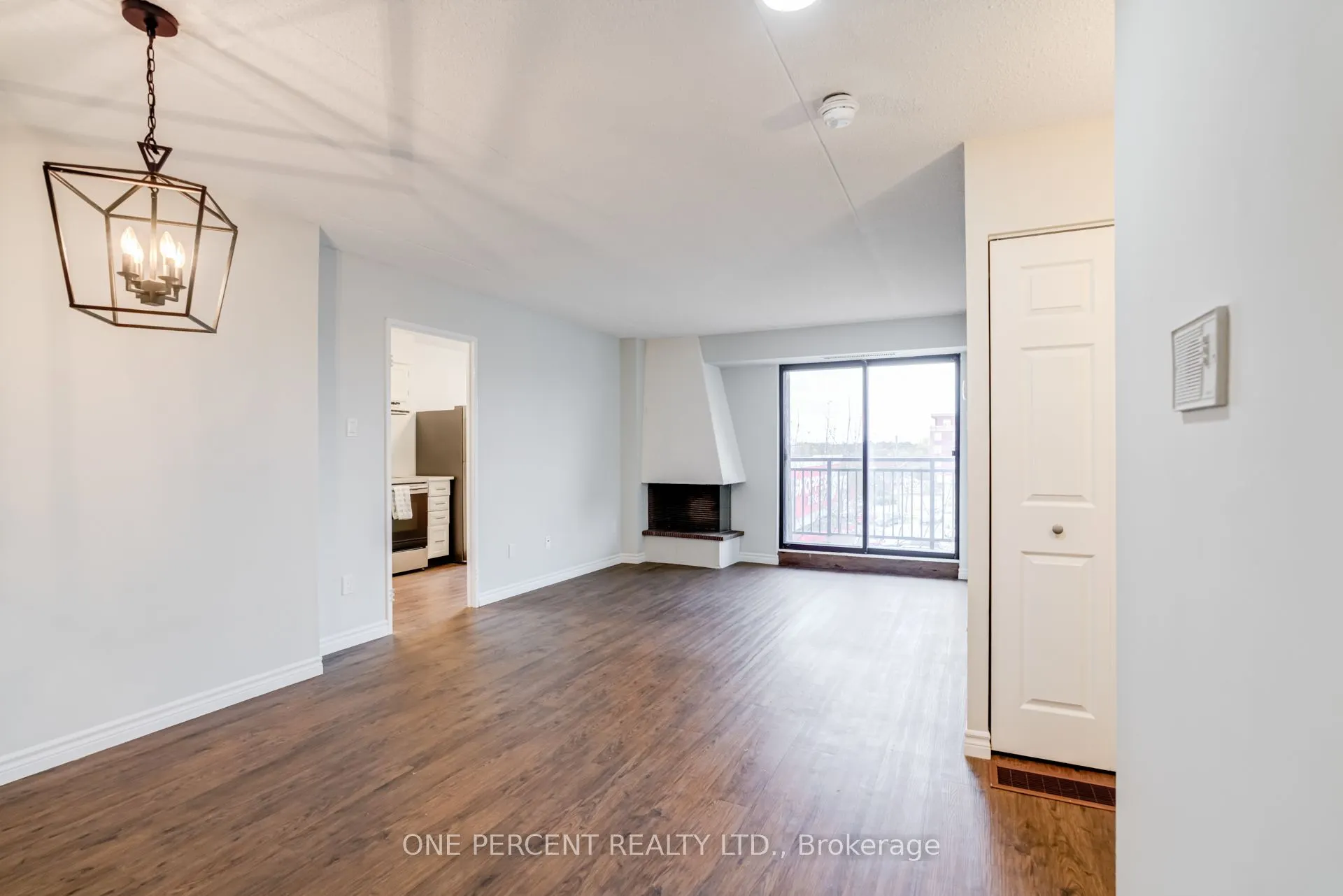 15390 Yonge Street #406