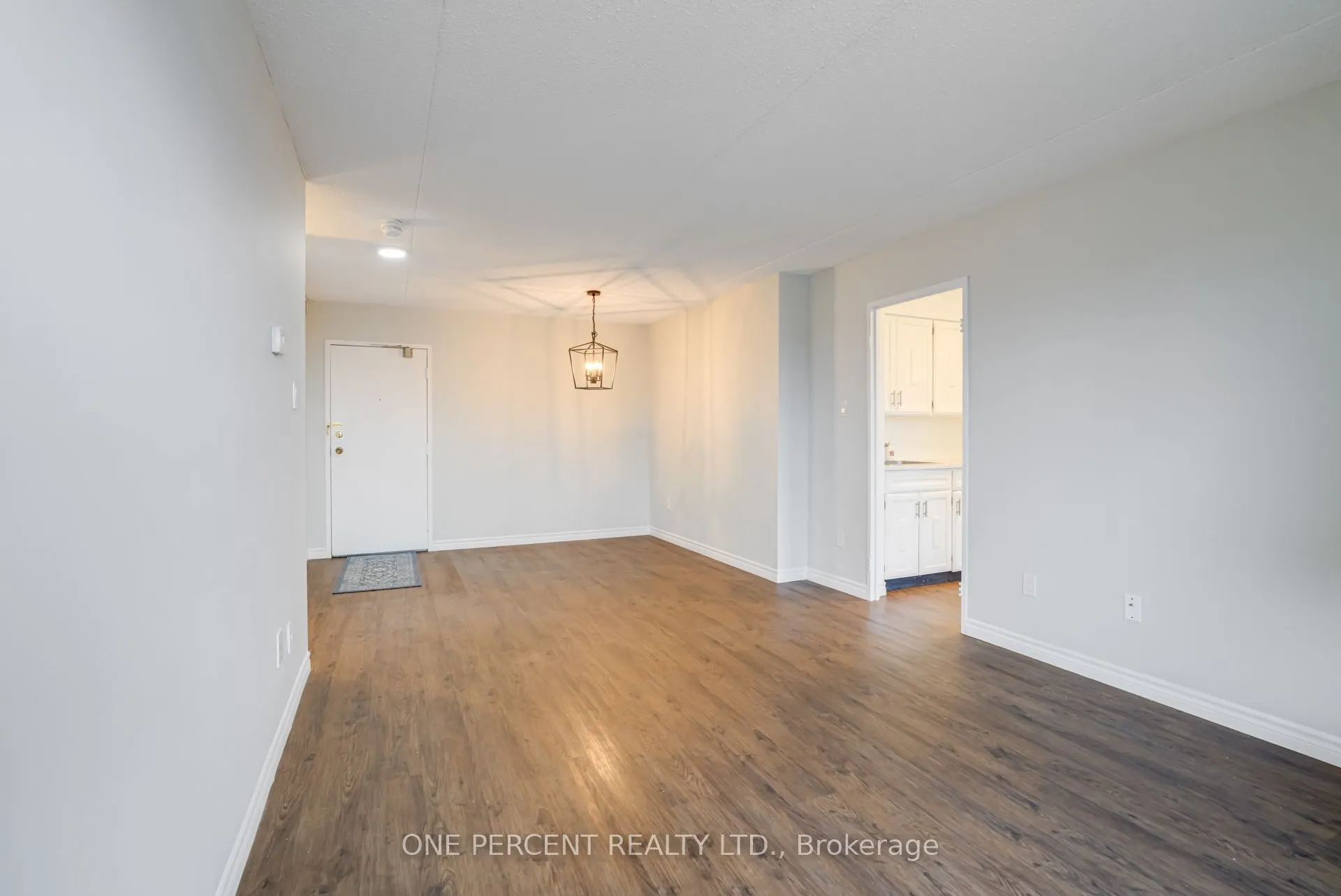 15390 Yonge Street #406