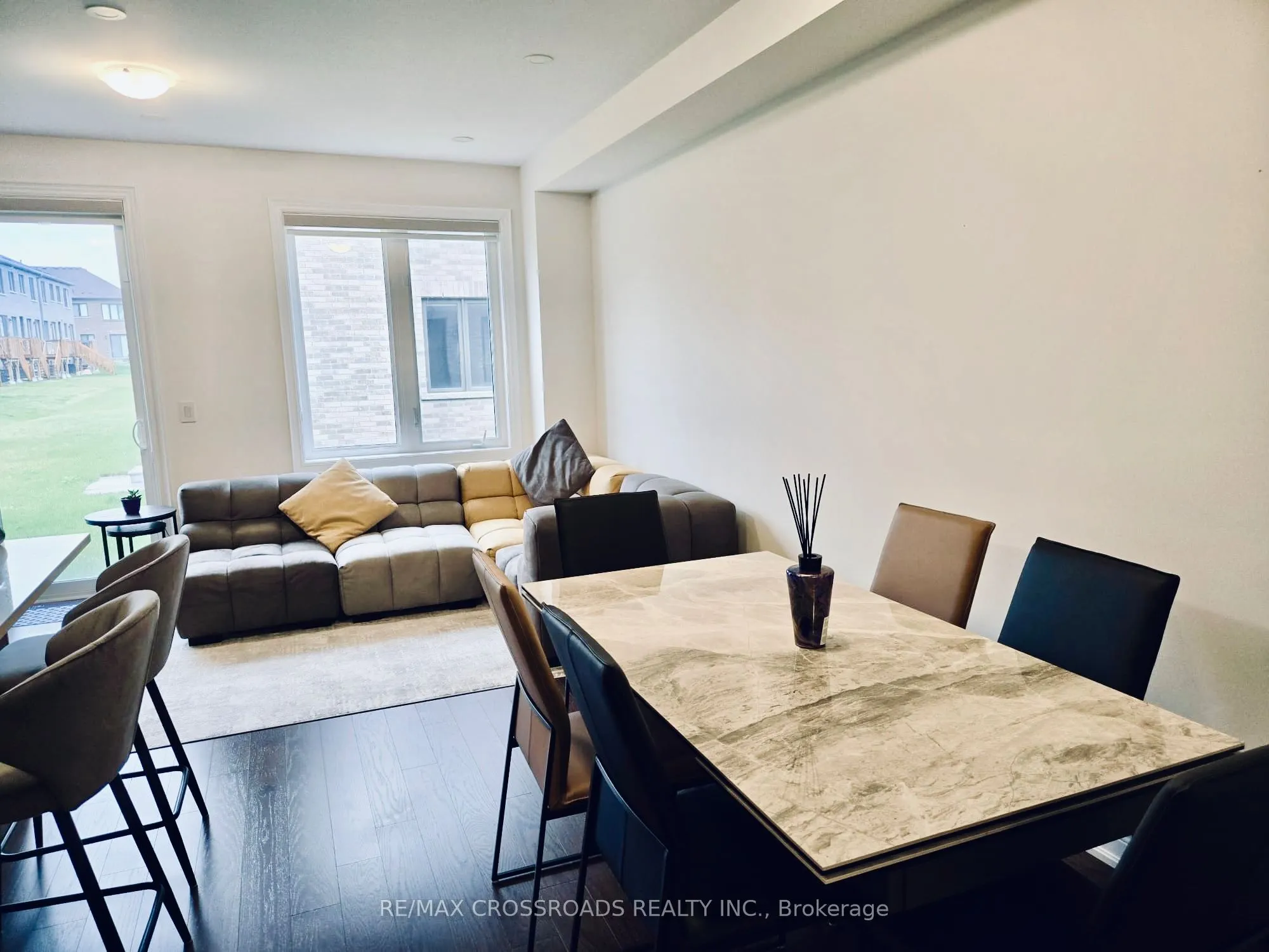 12 SCHMELTZER Crescent