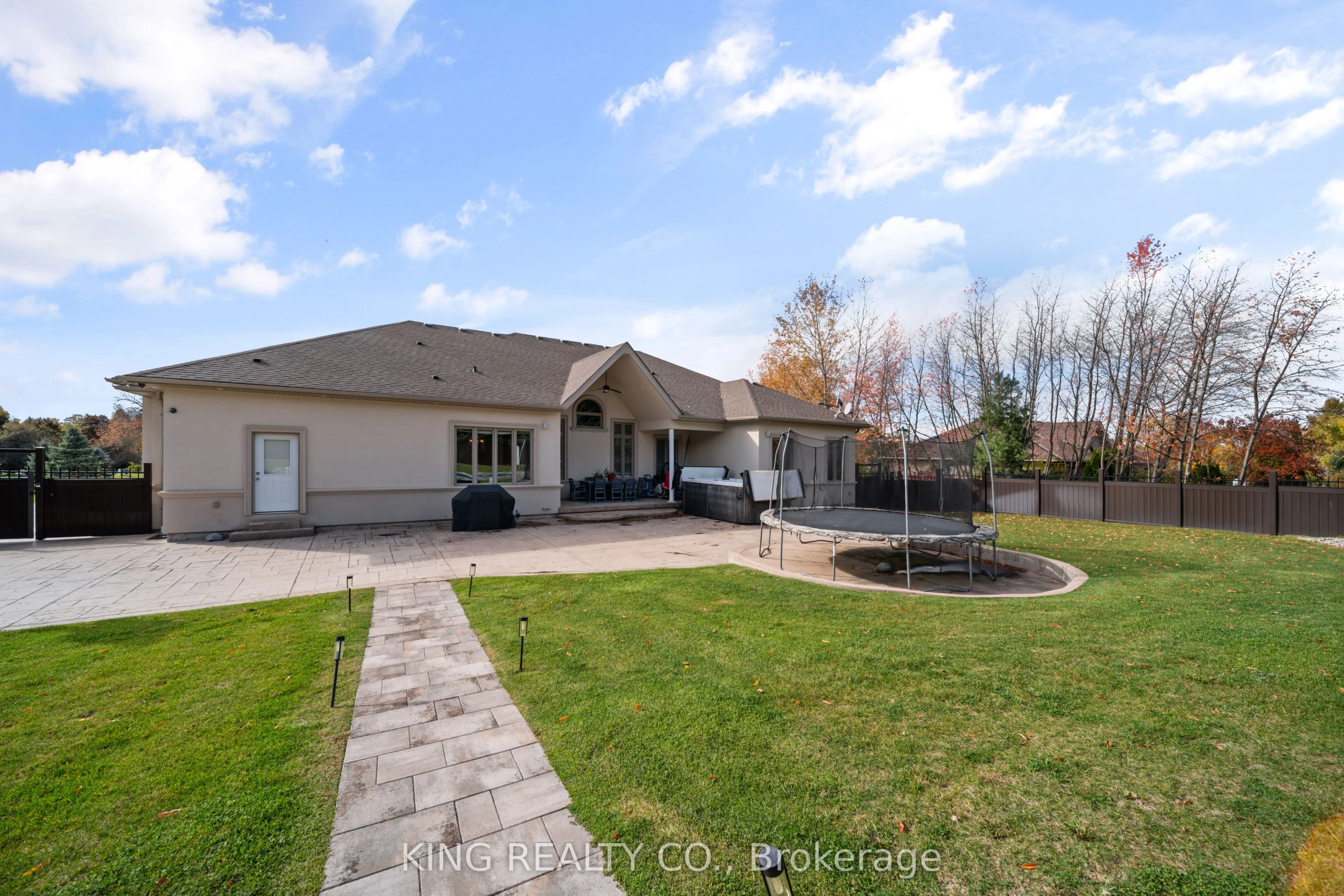 2 Dale Crescent