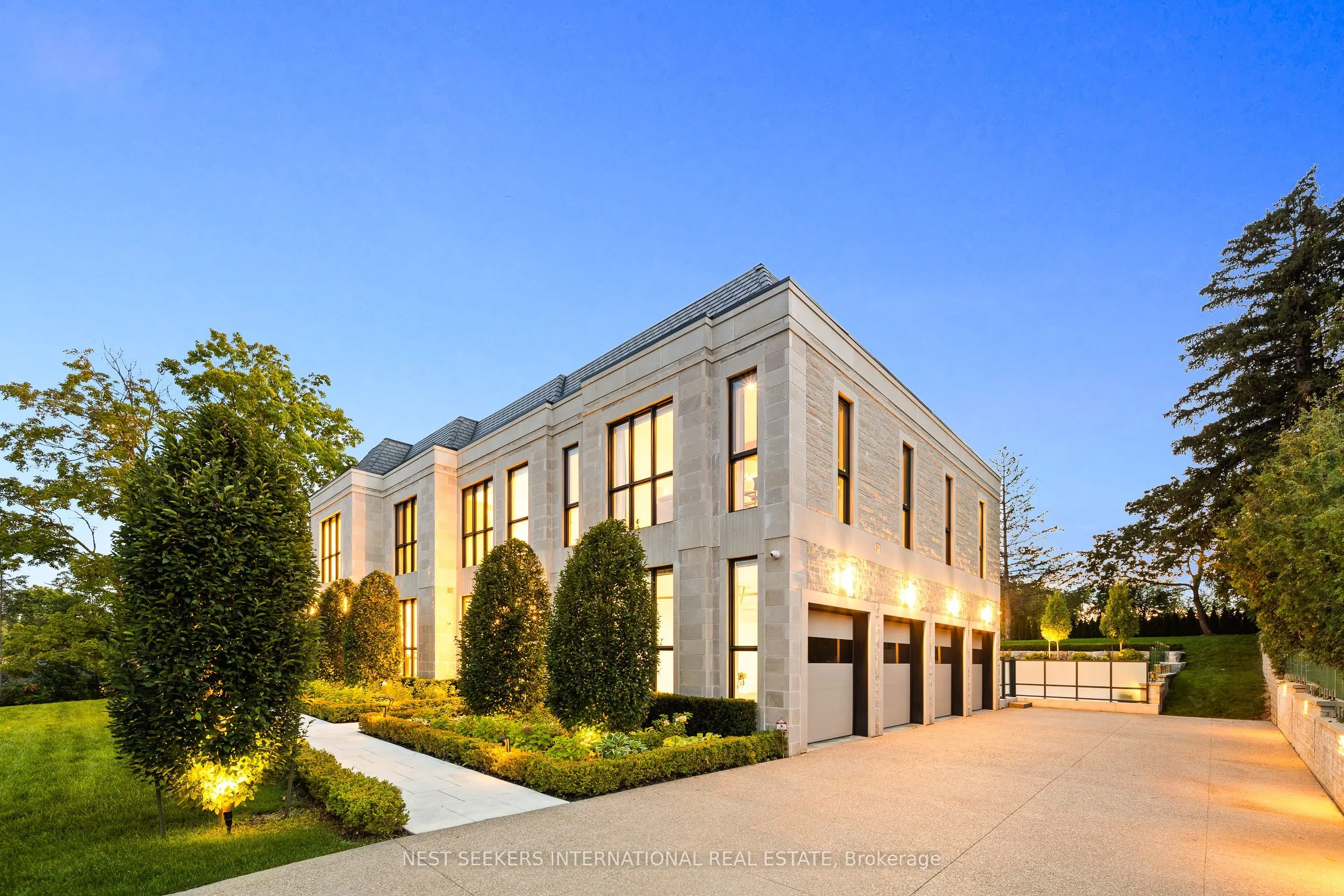 36 Waymar Heights Boulevard