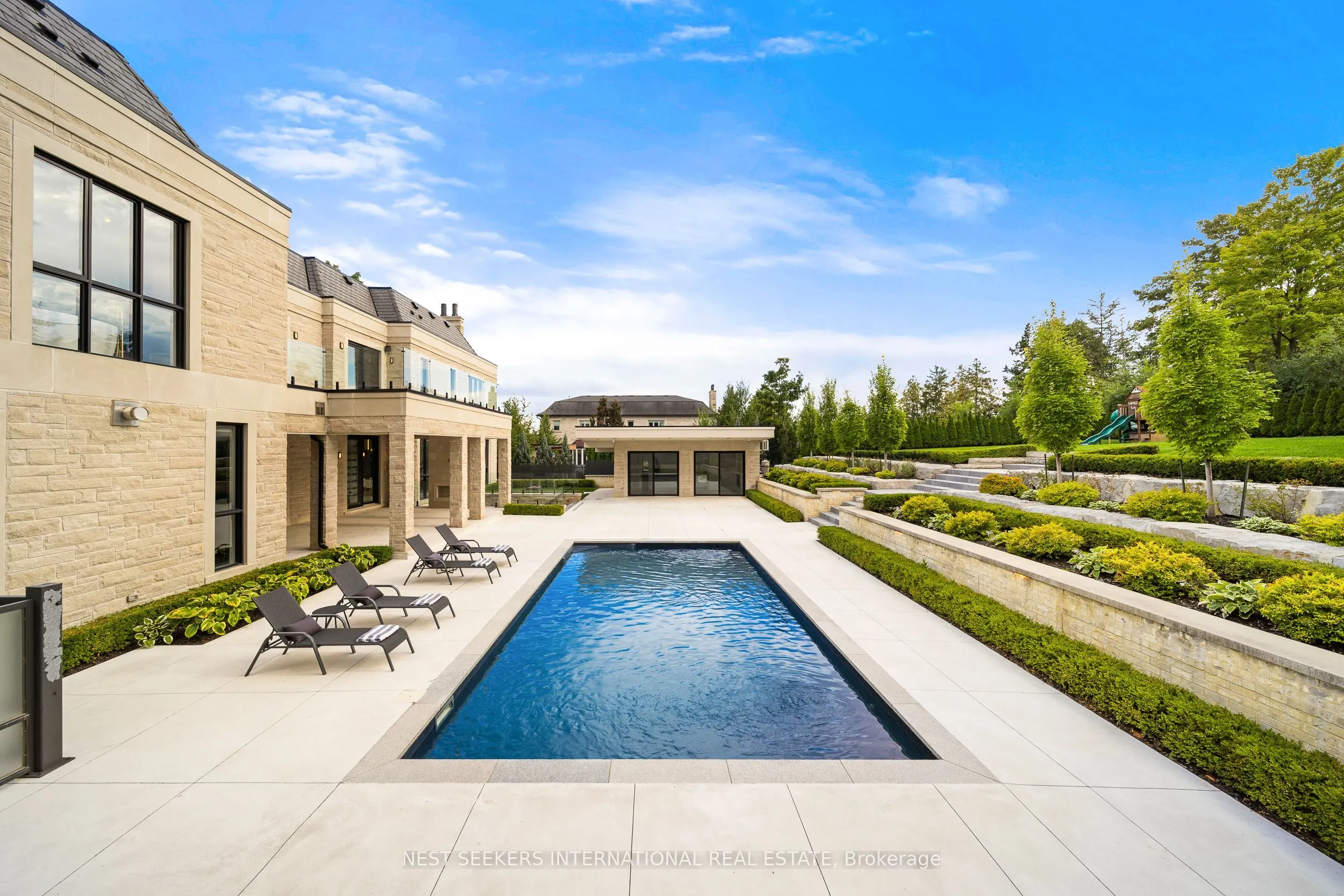 36 Waymar Heights Boulevard