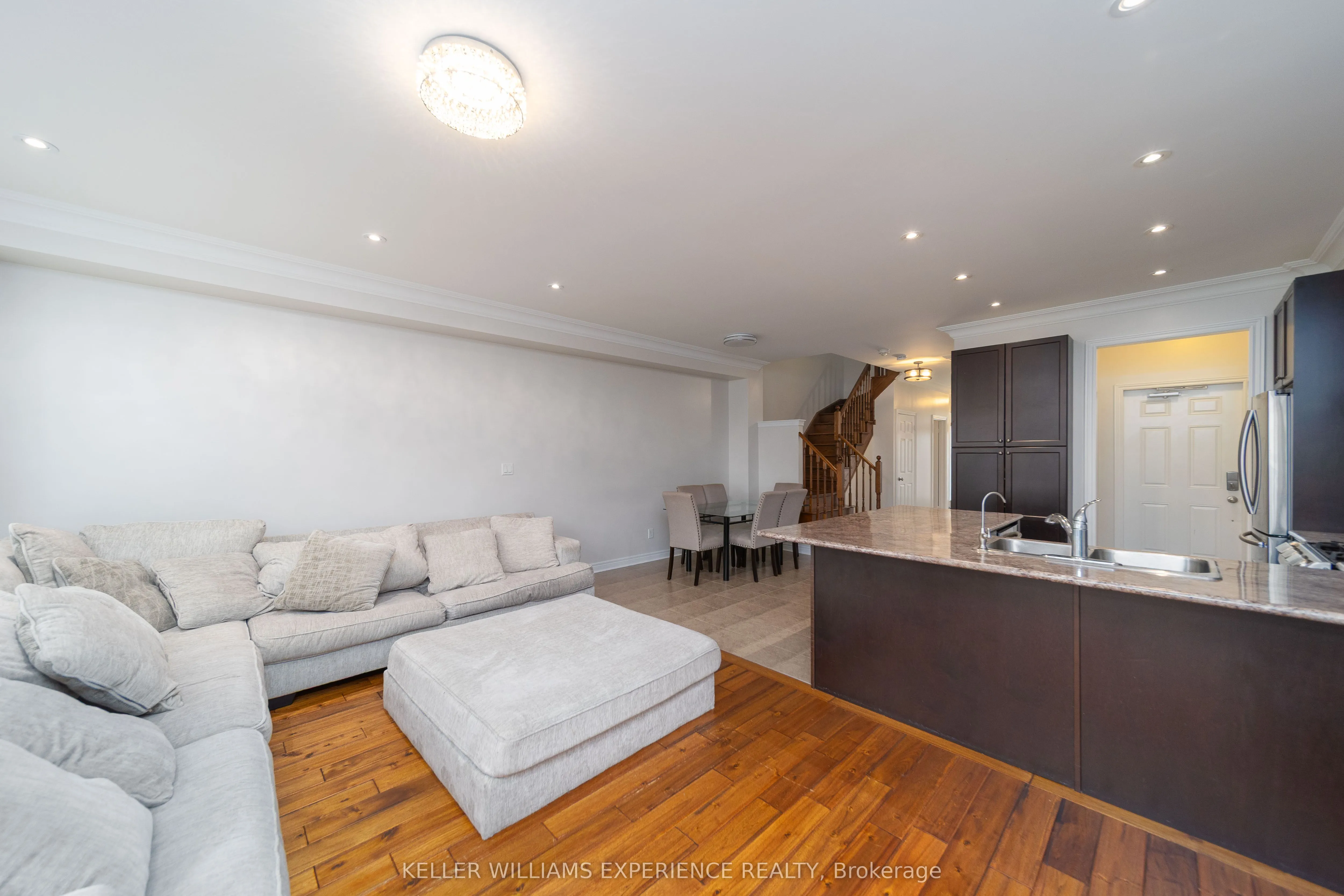 6 Weaver Terrace