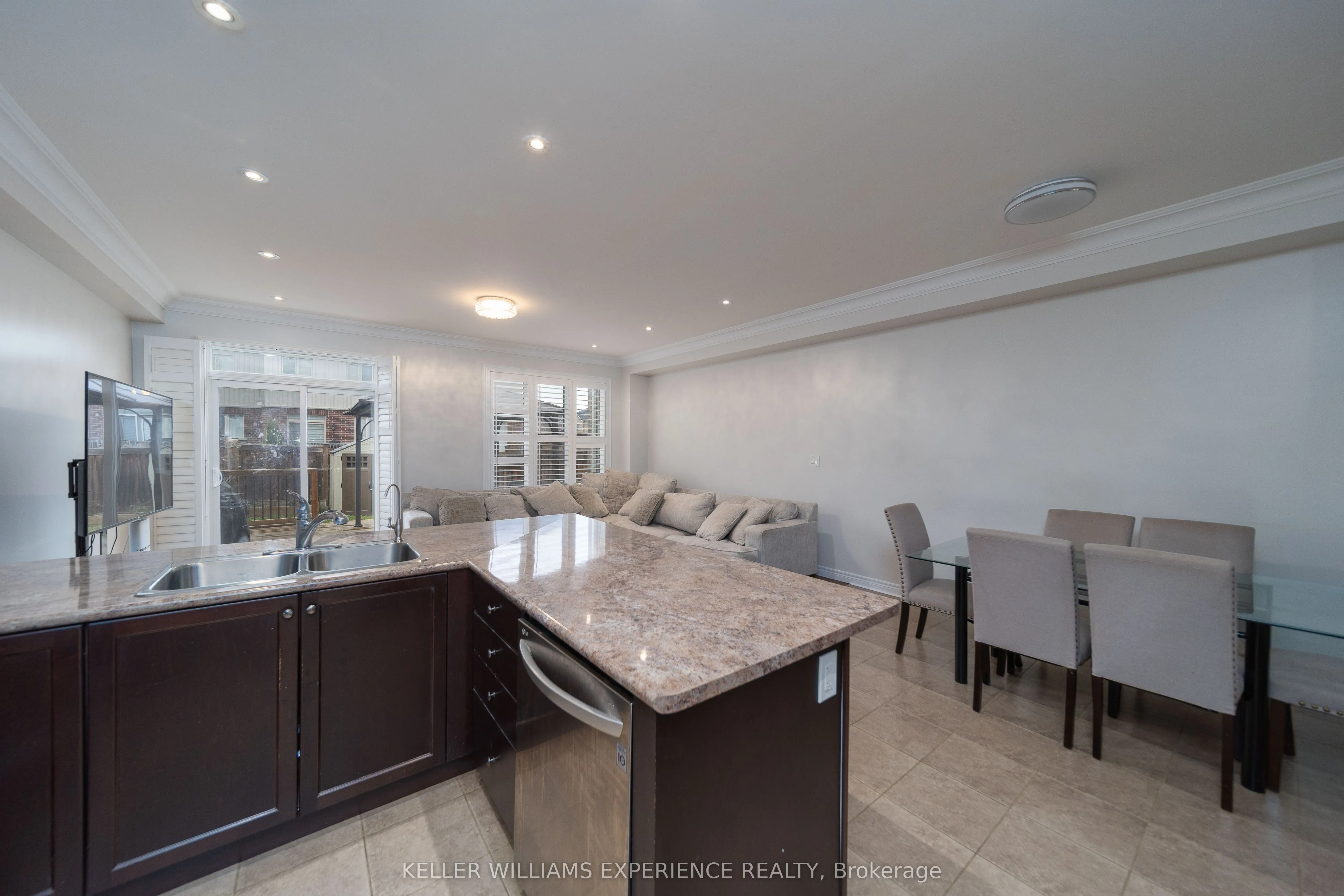 6 Weaver Terrace