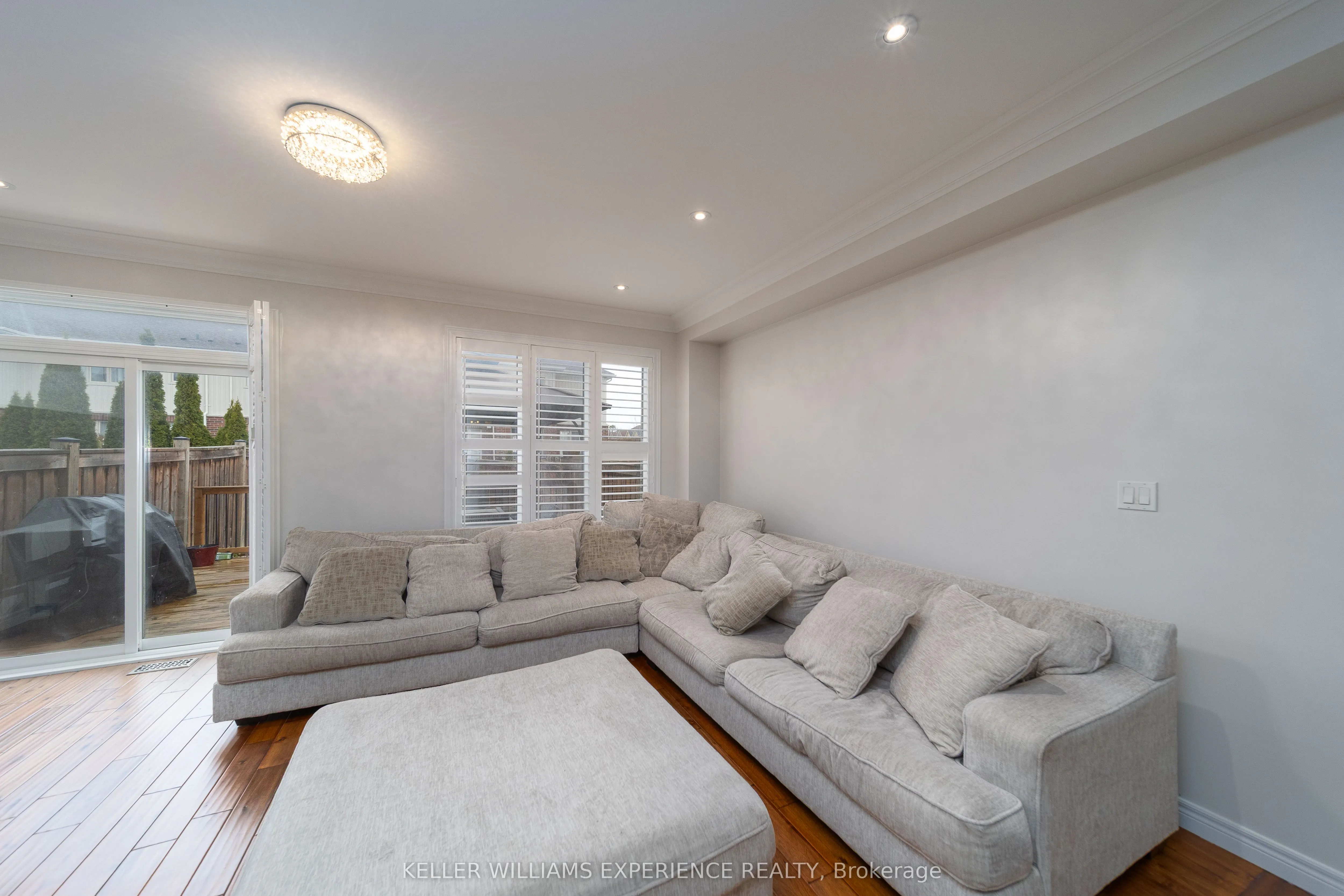 6 Weaver Terrace