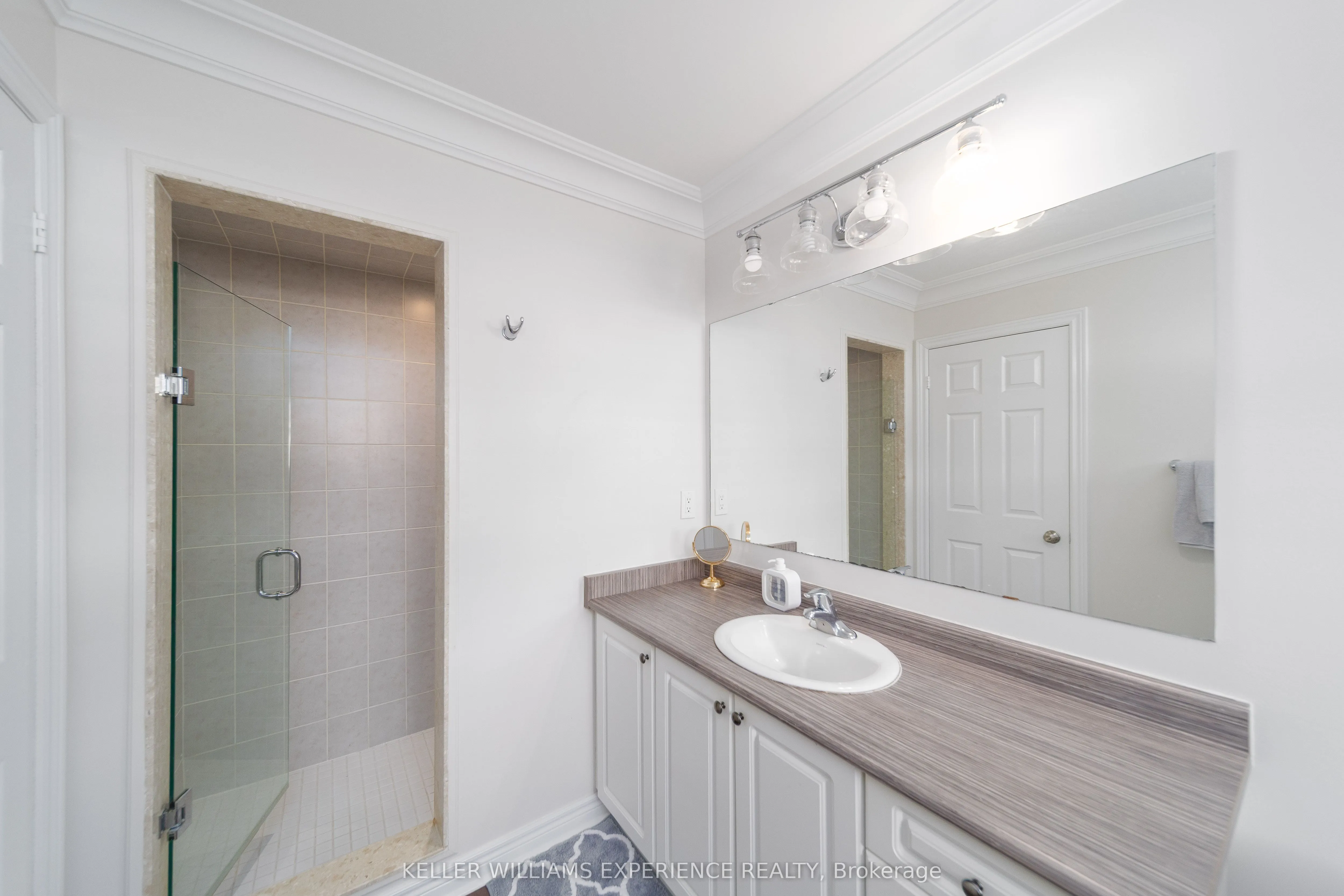 6 Weaver Terrace