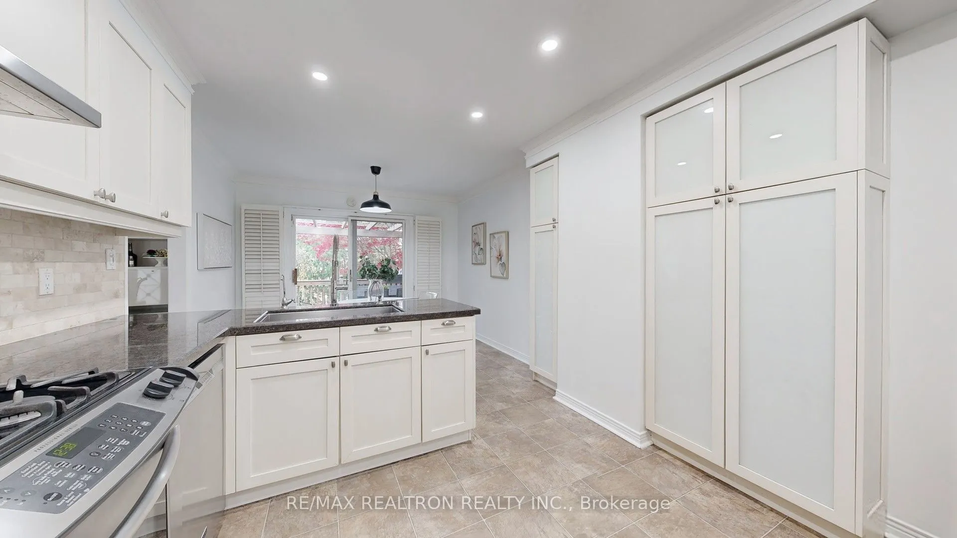 25 Waterbridge Lane