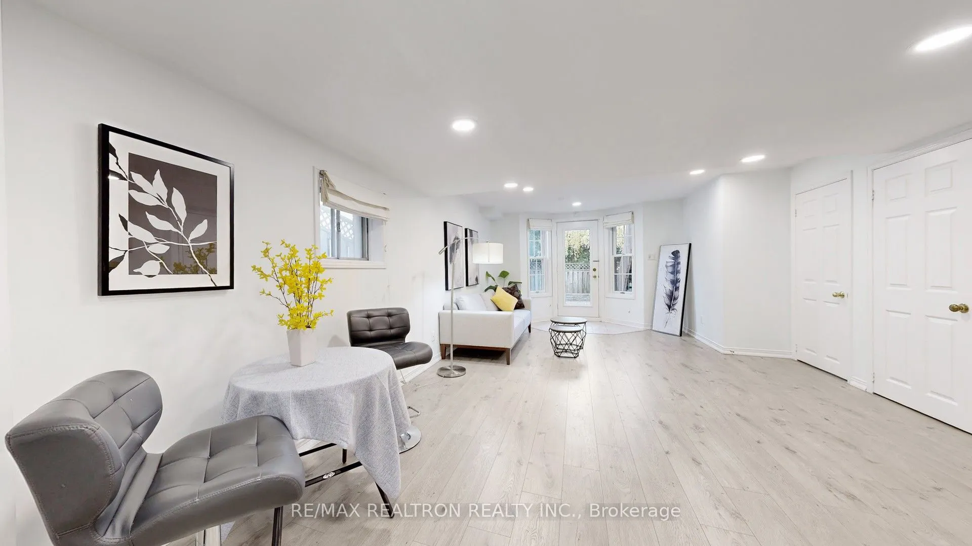 25 Waterbridge Lane