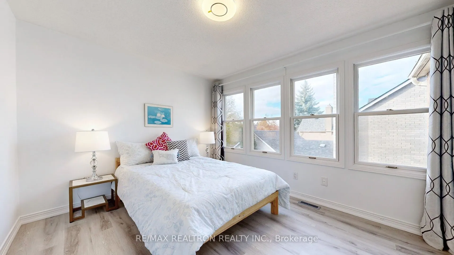 25 Waterbridge Lane