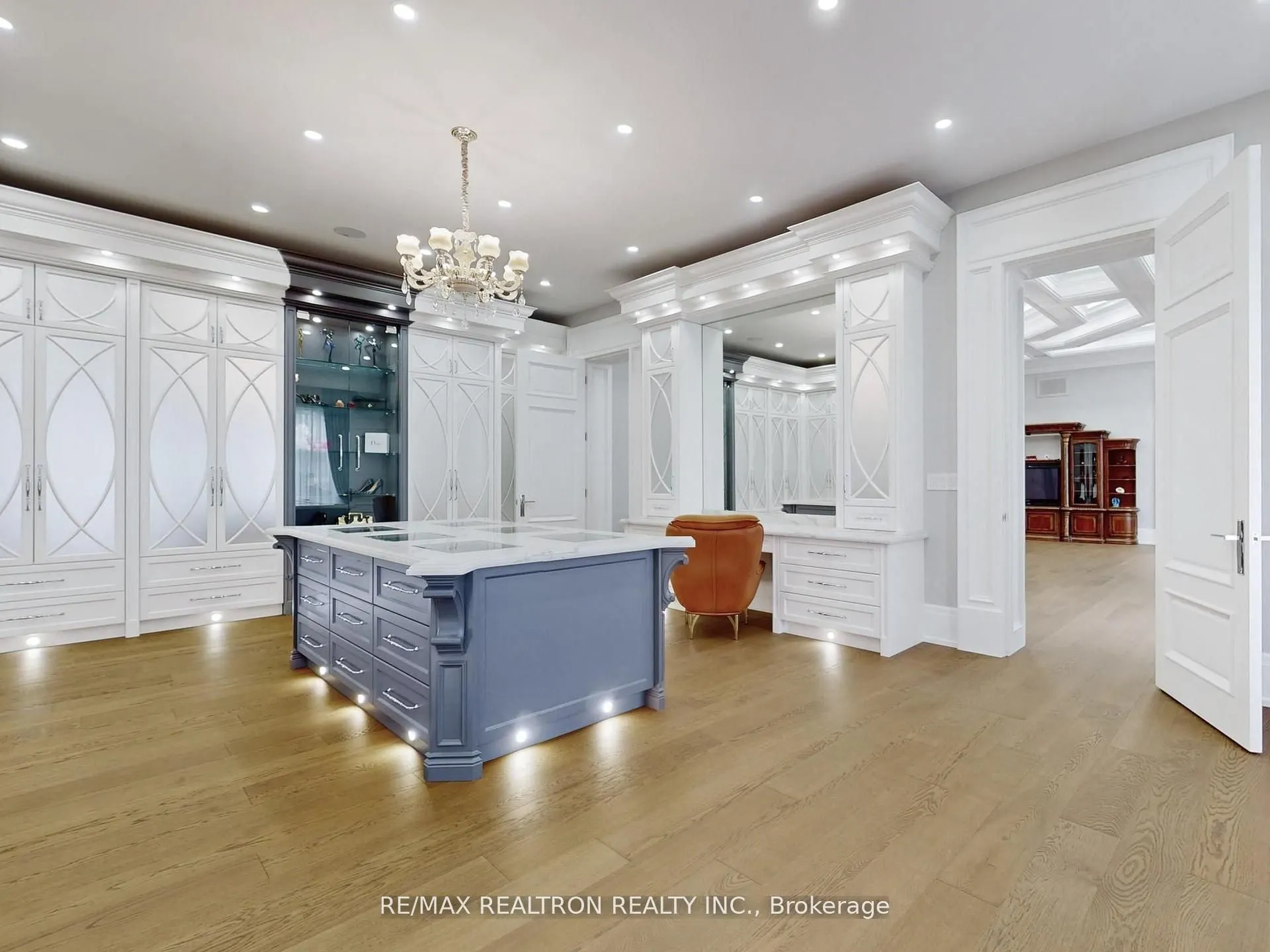14358 Bathurst Street