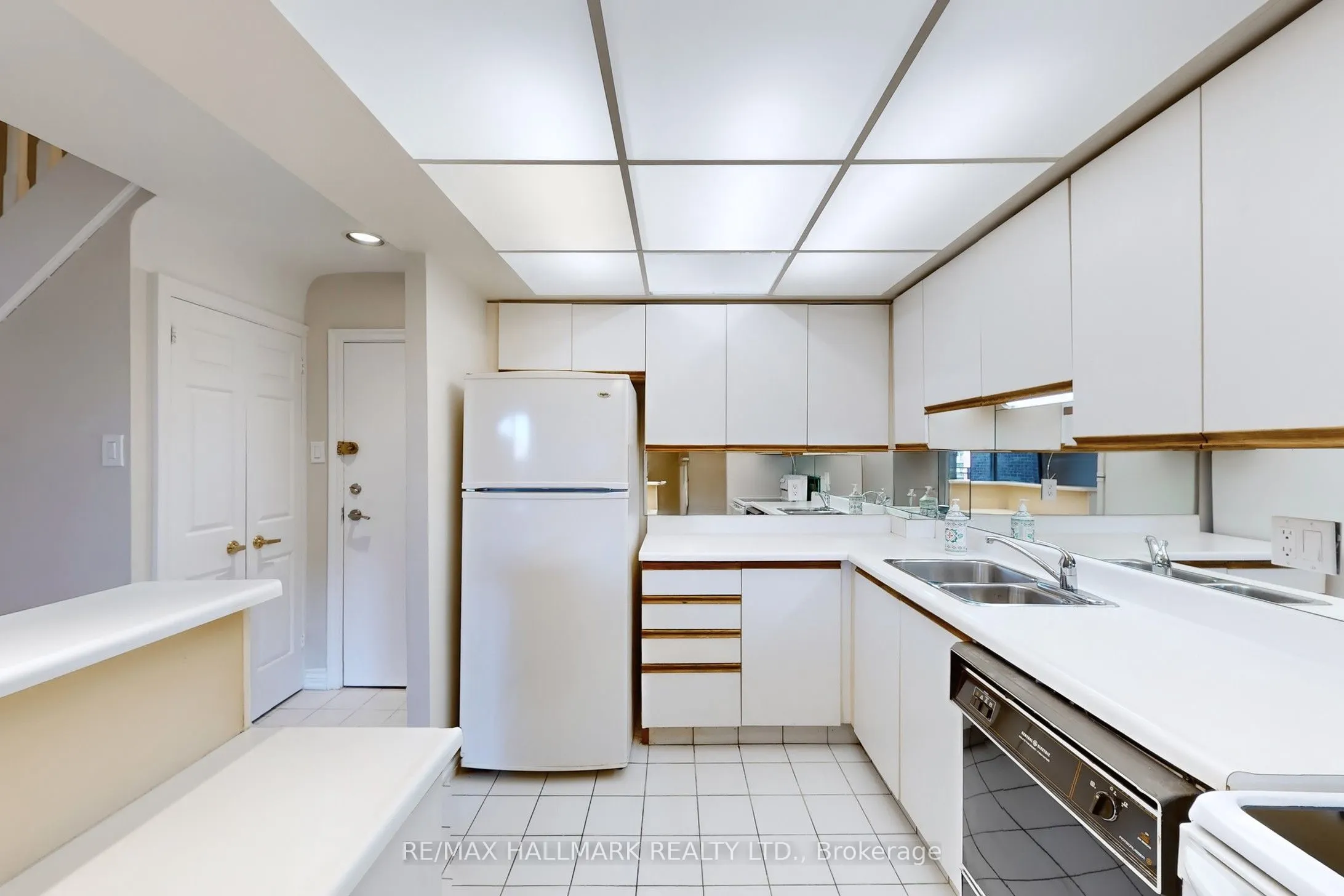 16 Elgin Street #316