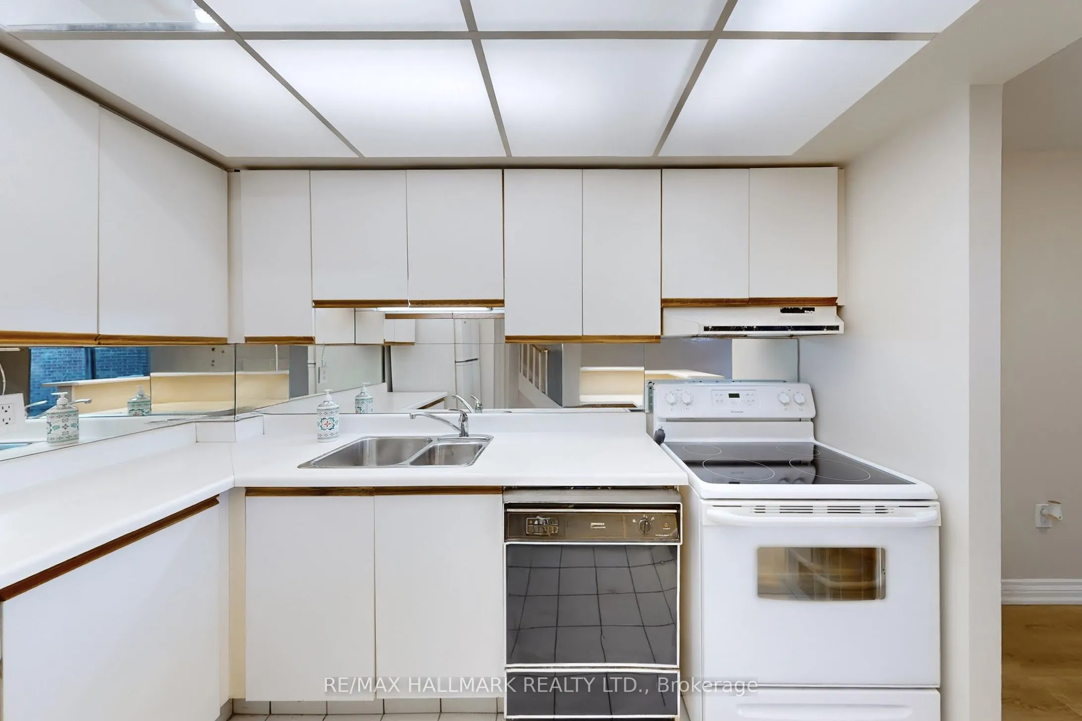 16 Elgin Street #316