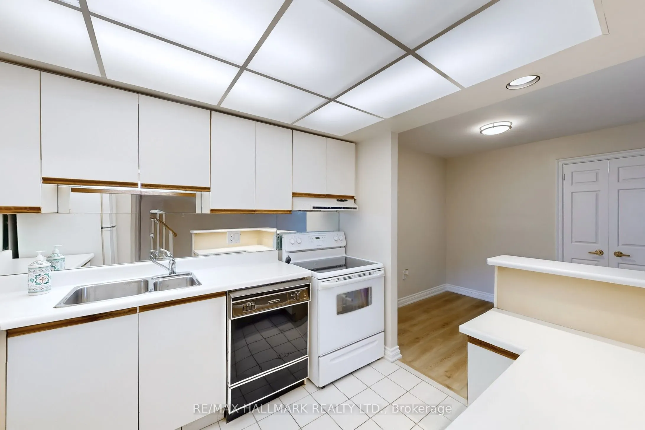 16 Elgin Street #316