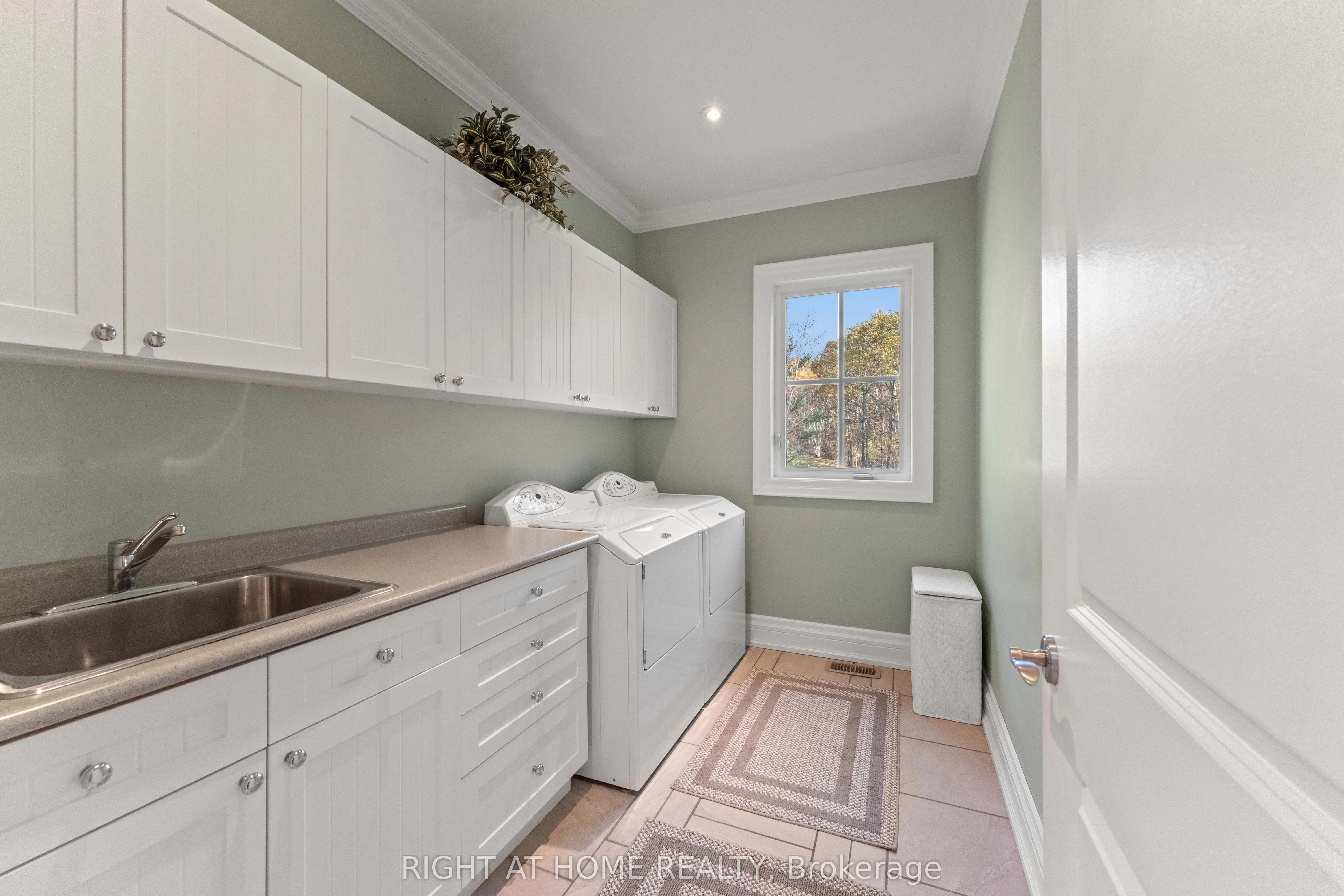 65 Kingswood Drive