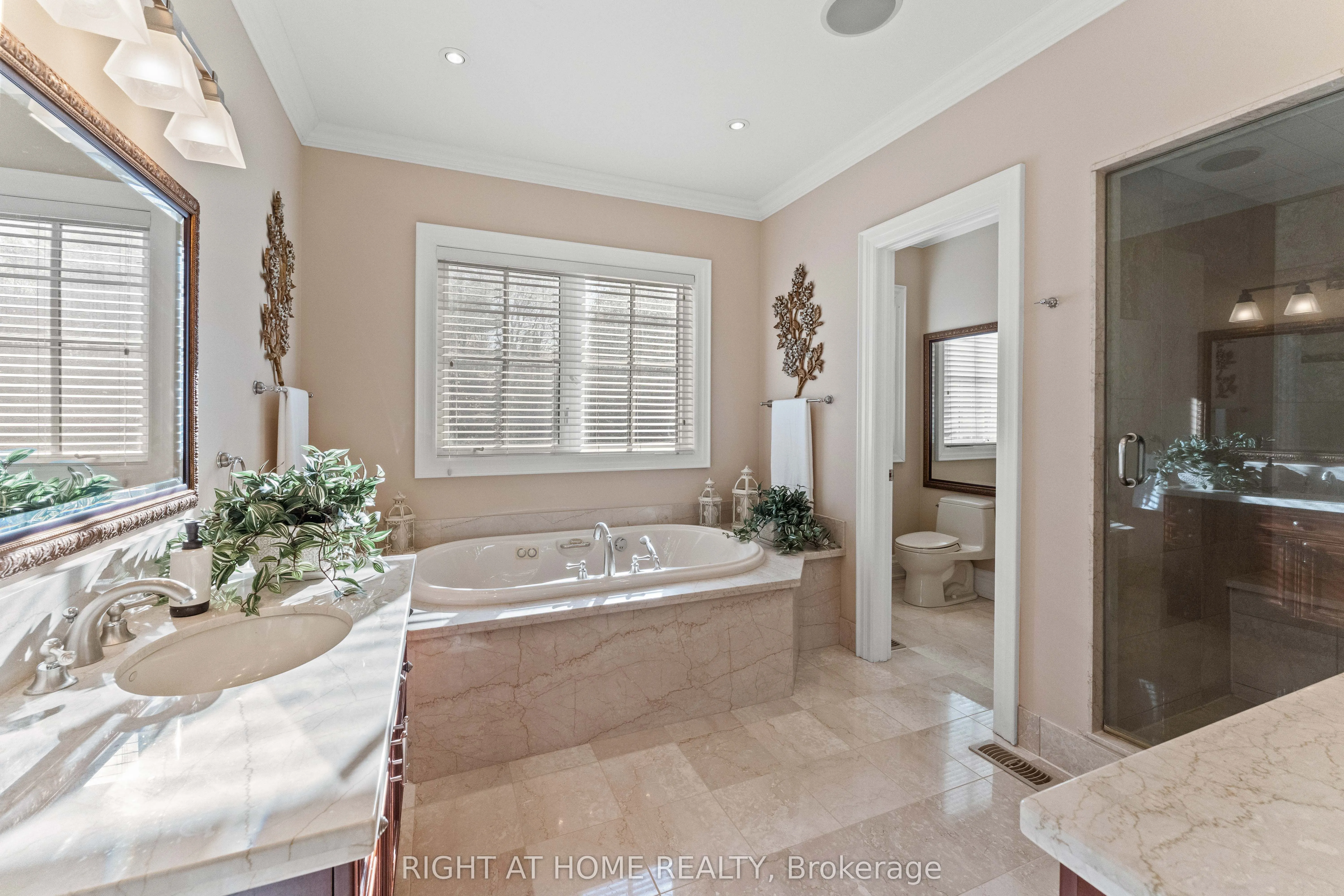 65 Kingswood Drive