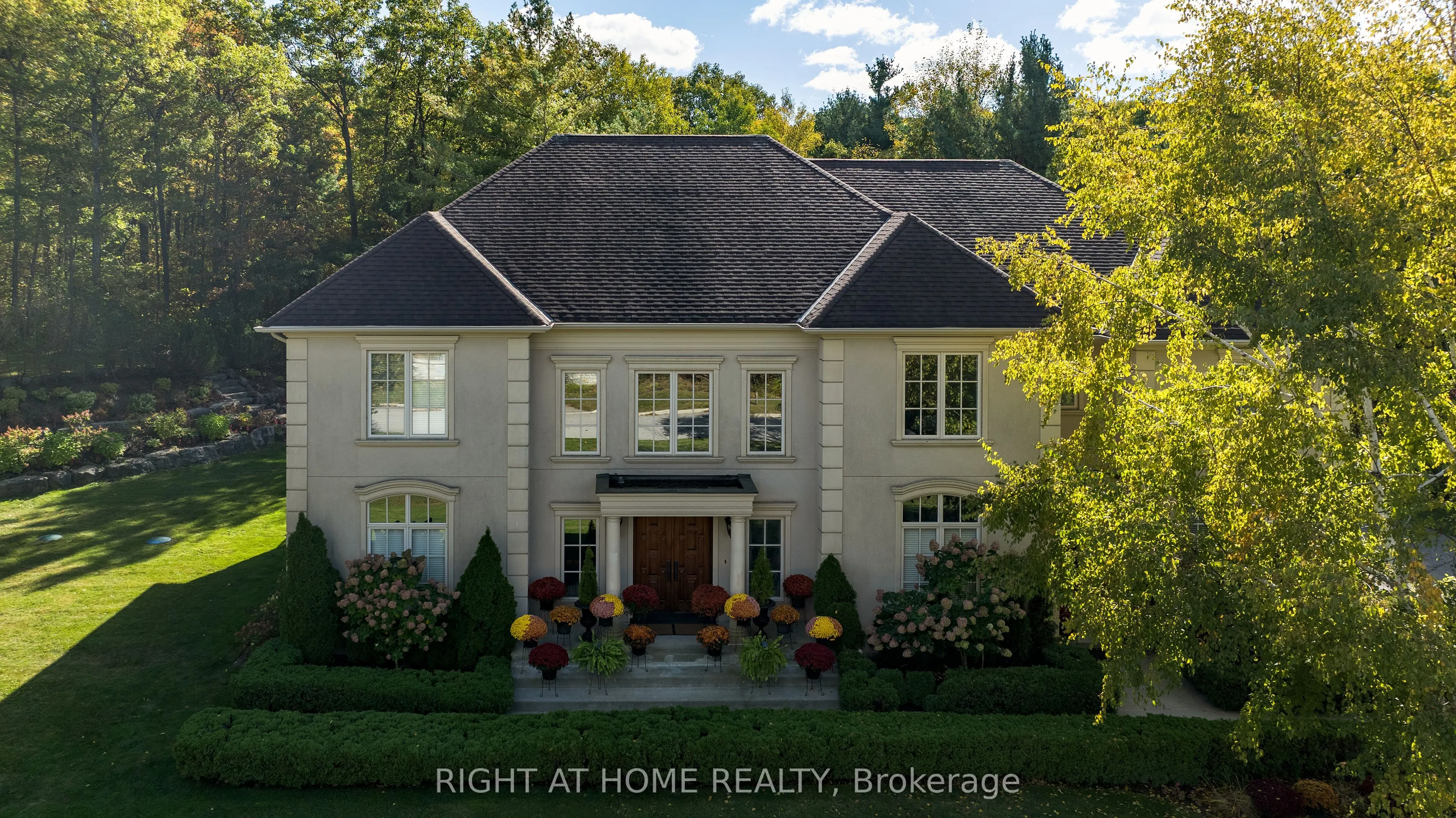 65 Kingswood Drive