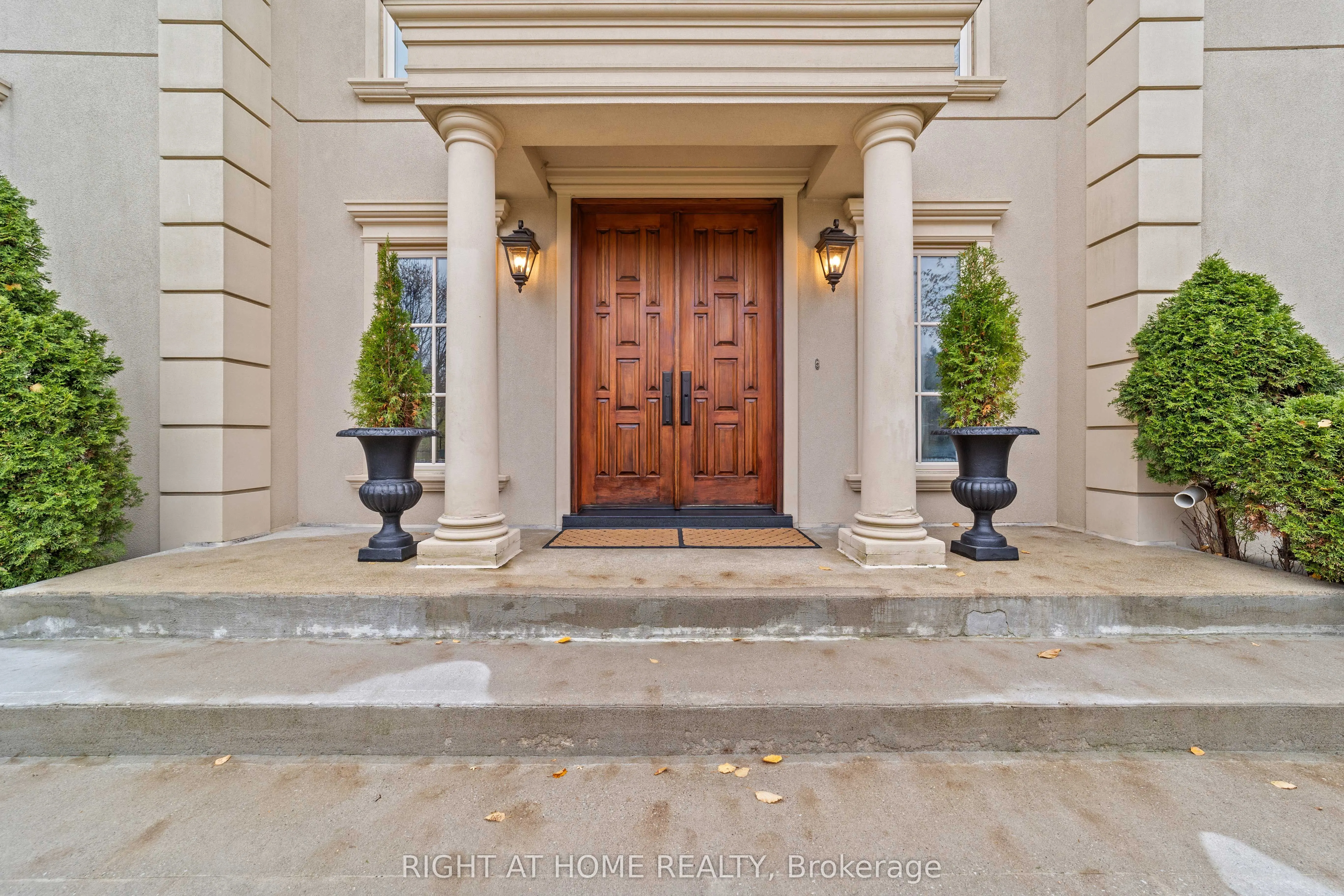 65 Kingswood Drive